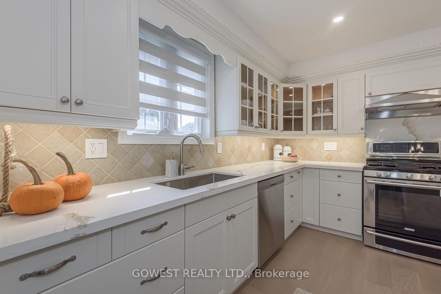 Photo 7 of 342 Bryant Crescent, Burlington, Appleby — HOMEH