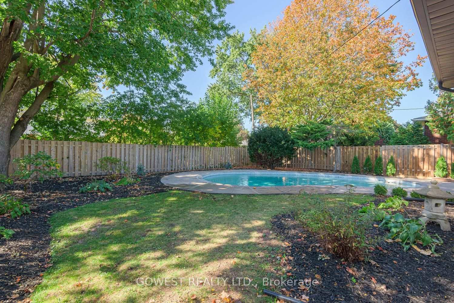 Photo 38 of 342 Bryant Crescent, Burlington, Appleby — HOMEH