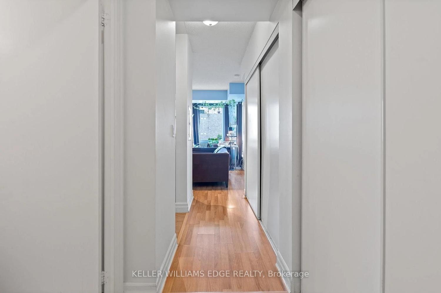 Photo 4 of Unit 1408, 8 Scollard Street, Toronto, The Annex — HOMEH