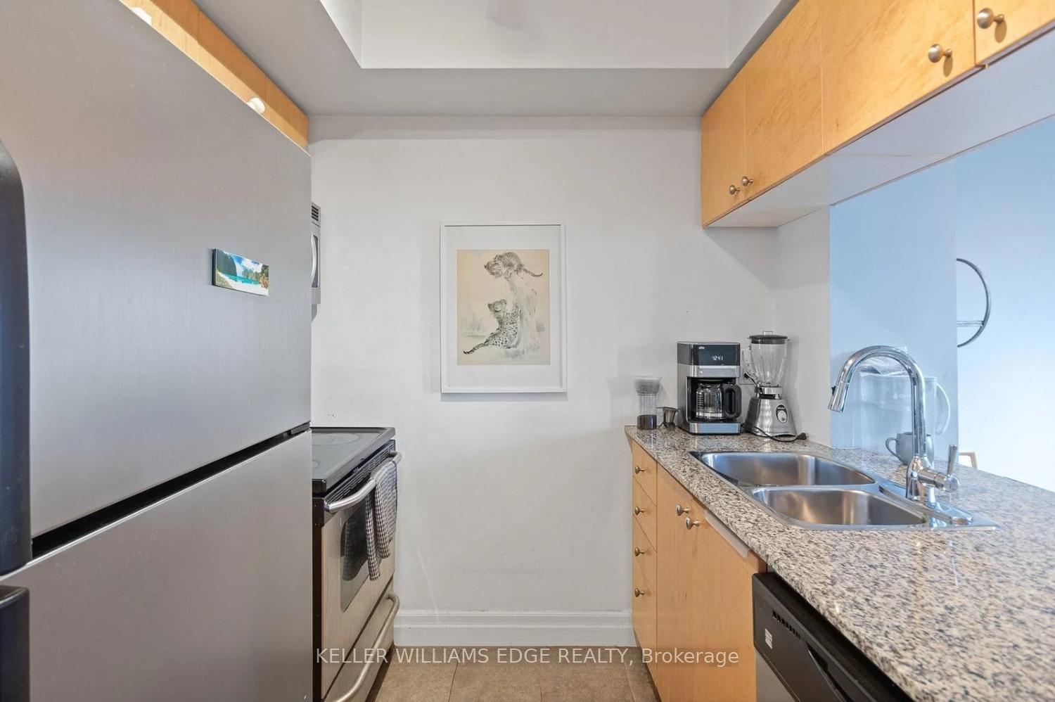 Photo 6 of Unit 1408, 8 Scollard Street, Toronto, The Annex — HOMEH