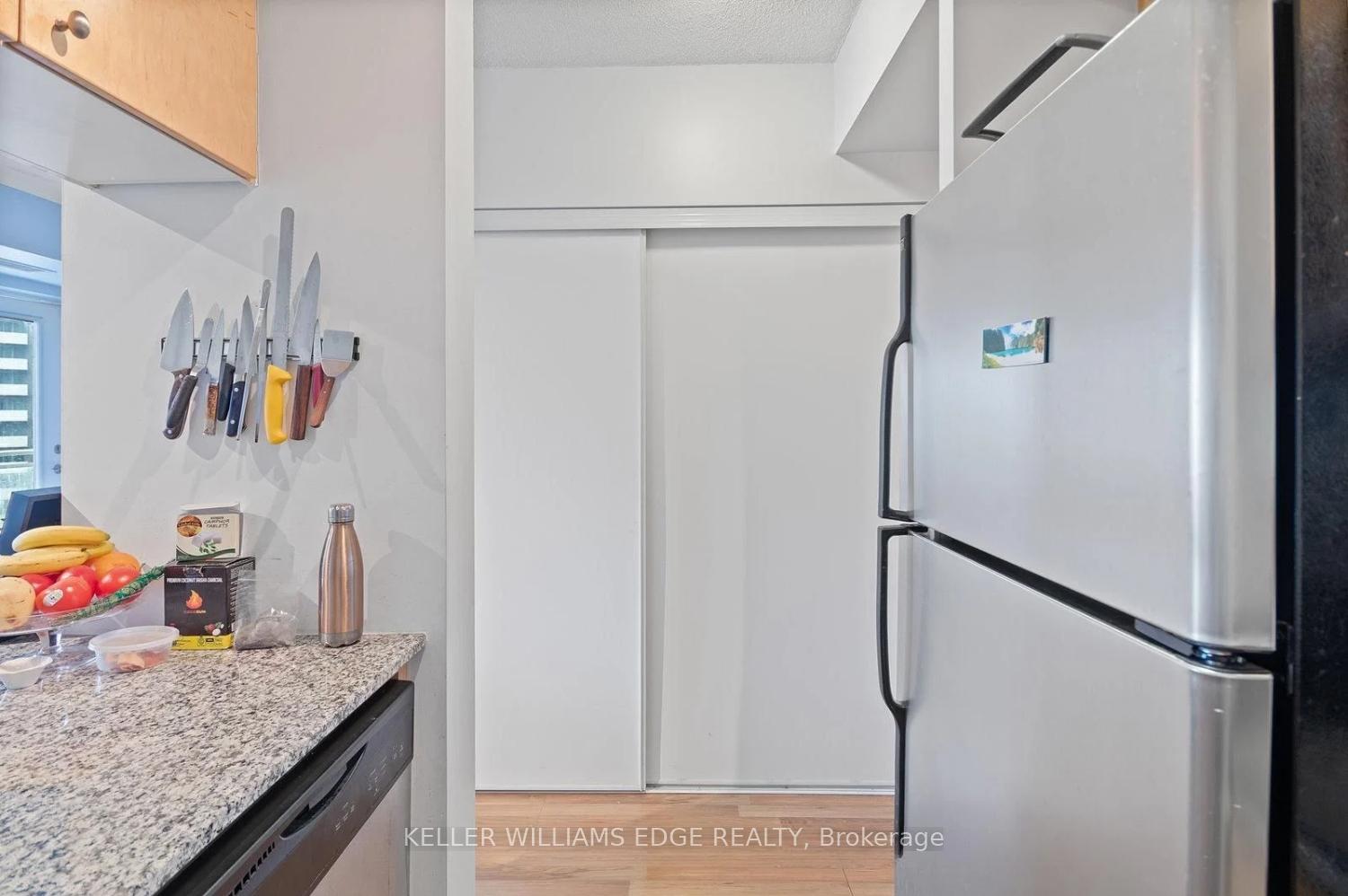 Photo 7 of Unit 1408, 8 Scollard Street, Toronto, The Annex — HOMEH