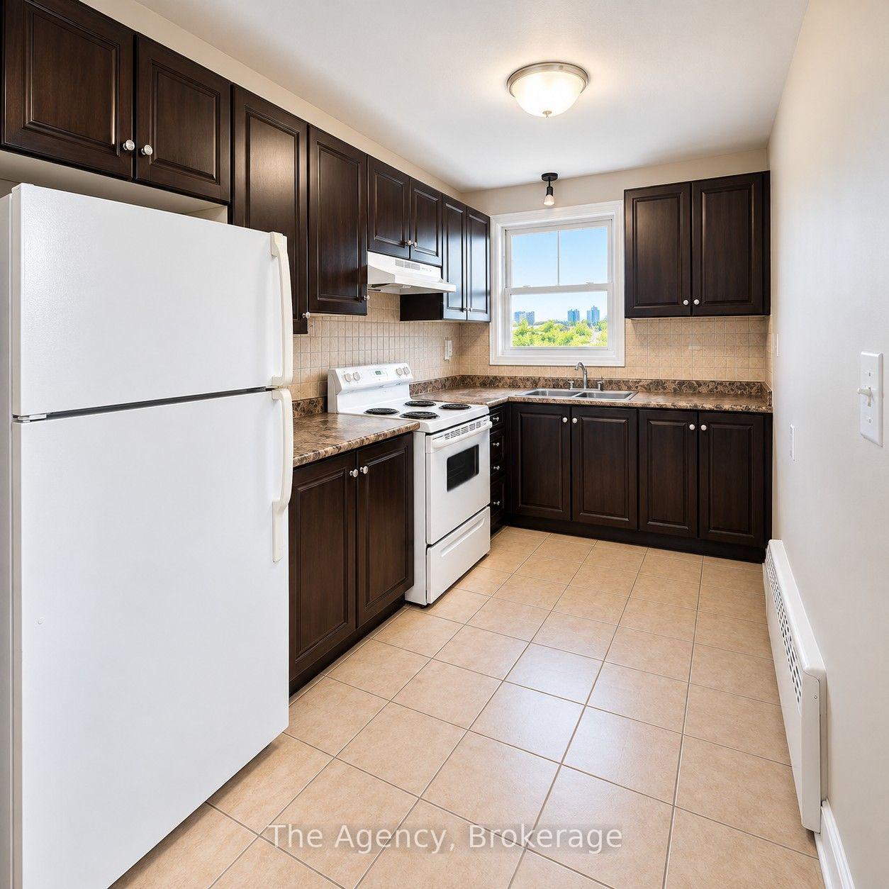 Photo 4 of Unit 4, 139 Westchester Crescent, St. Catharines, E. Chester — HOMEH