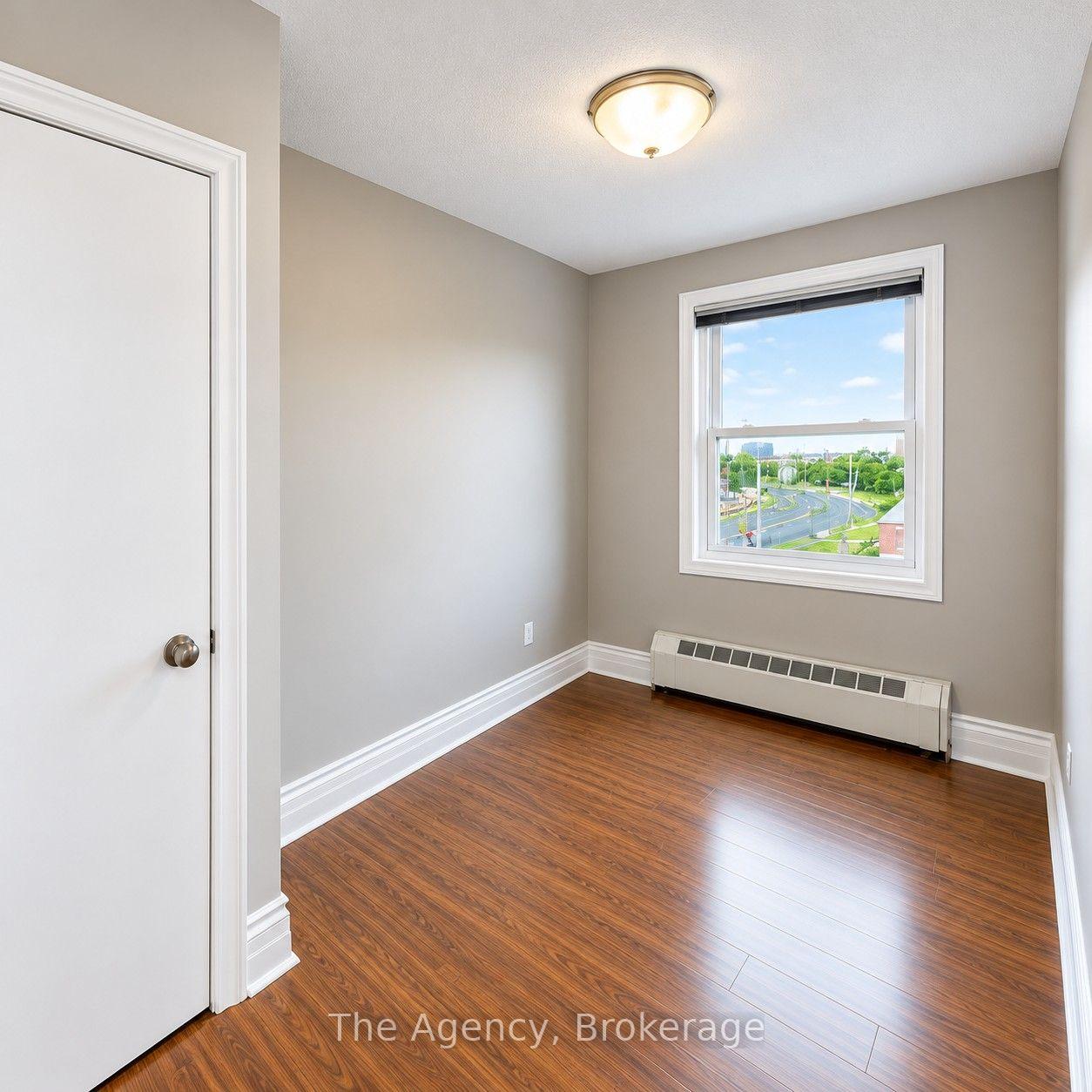 Photo 5 of Unit 4, 139 Westchester Crescent, St. Catharines, E. Chester — HOMEH