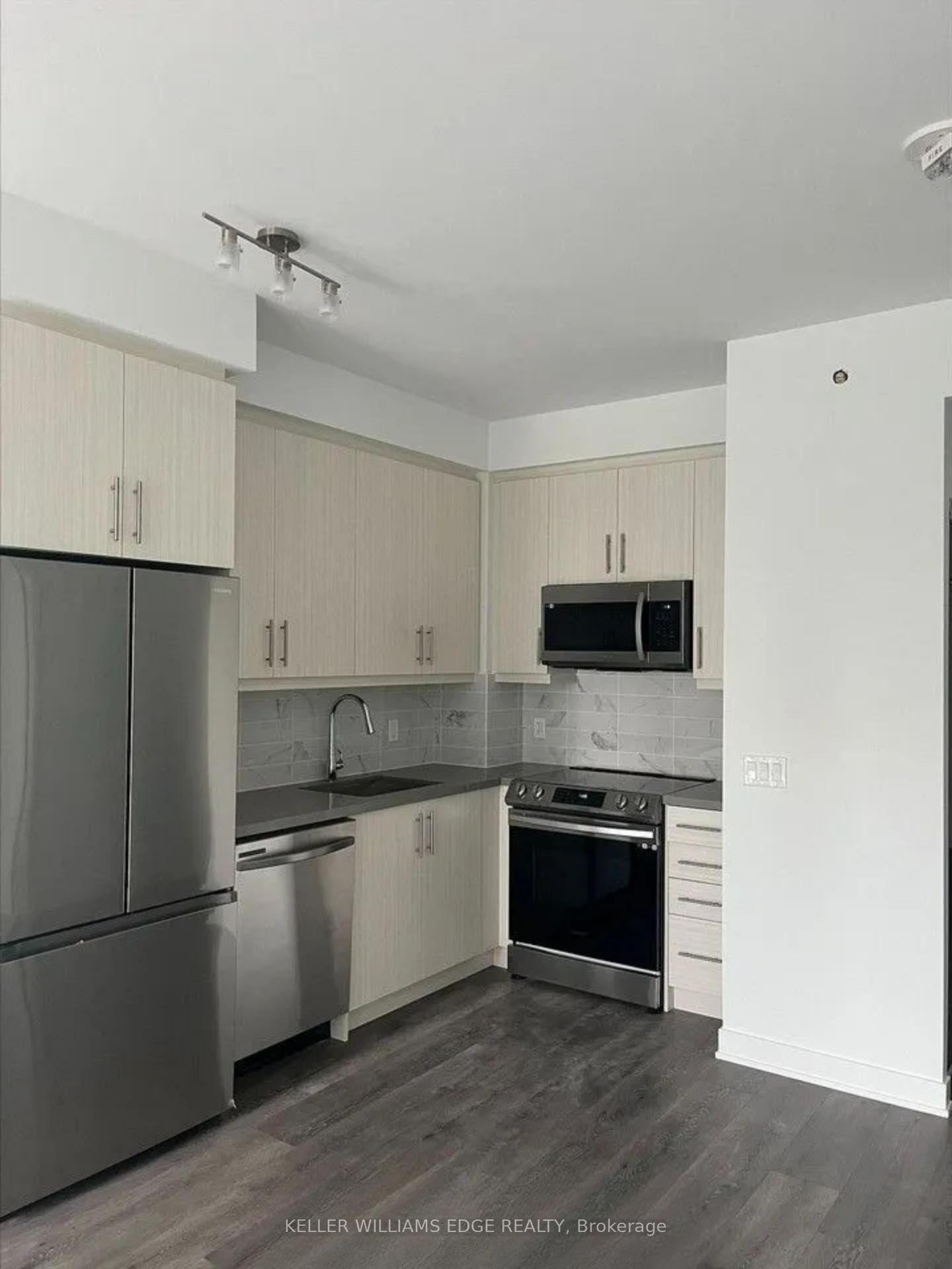 Photo 3 of Unit 401, 105 Oneida Crescent, Richmond Hill, Langstaff — HOMEH