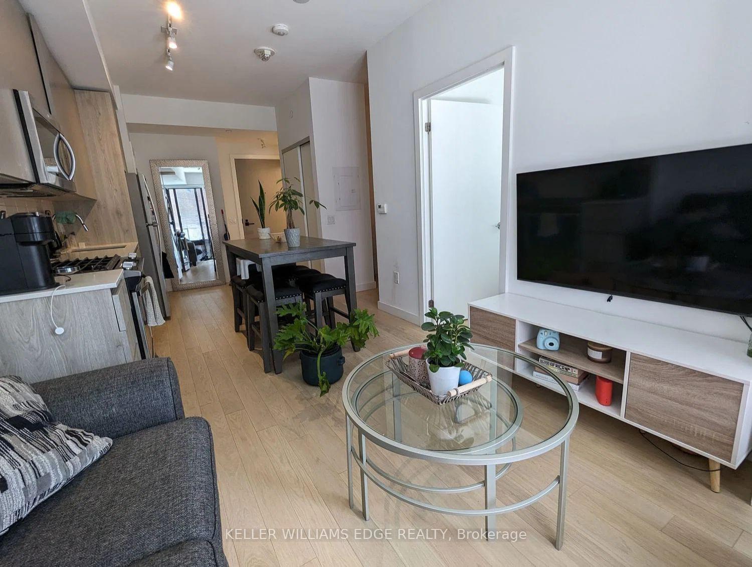 Photo 4 of Unit 401, 105 Oneida Crescent, Richmond Hill, Langstaff — HOMEH