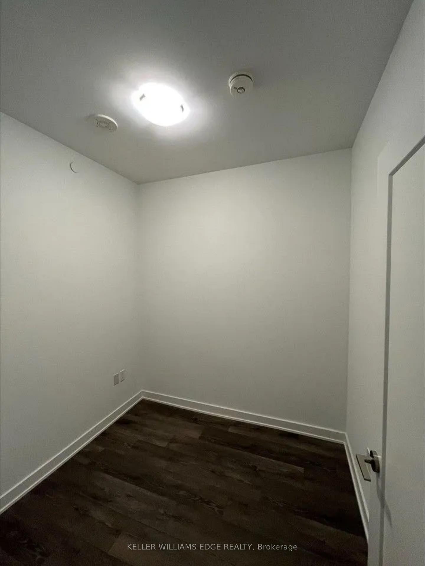 Photo 6 of Unit 401, 105 Oneida Crescent, Richmond Hill, Langstaff — HOMEH