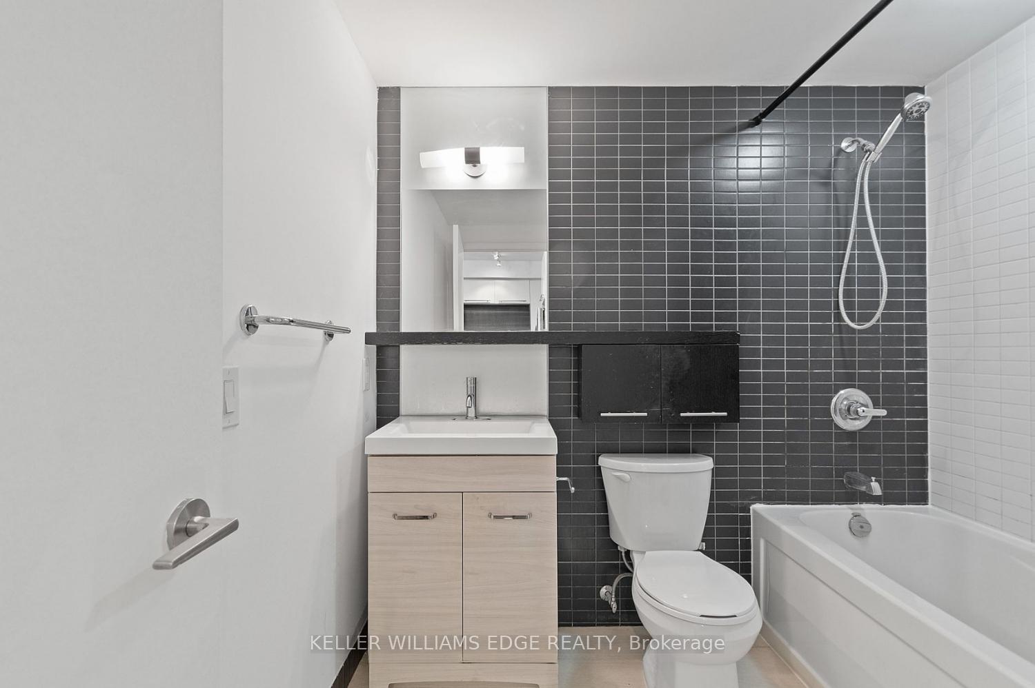 Photo 14 of Unit 2308, 25 Carlton Street, Toronto, Church-Yonge Corridor — HOMEH