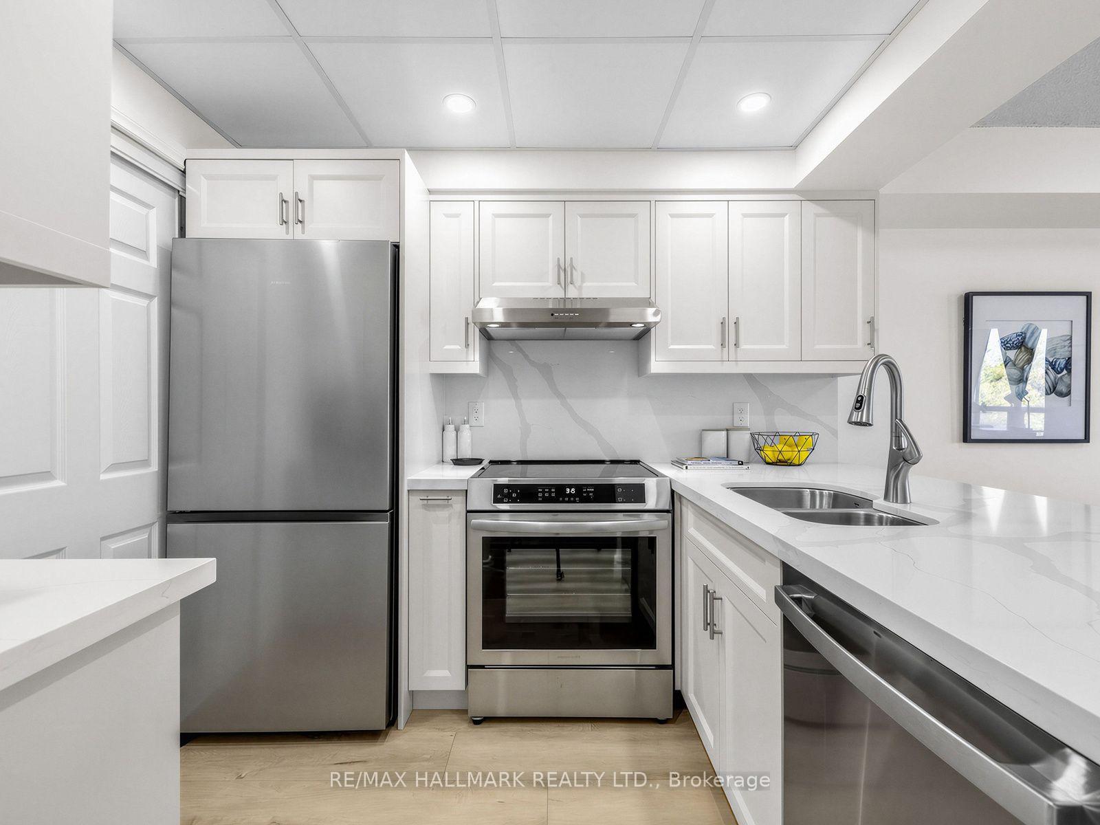 Photo 2 of Unit 309, 175 Cedar Avenue, Richmond Hill, Harding — HOMEH