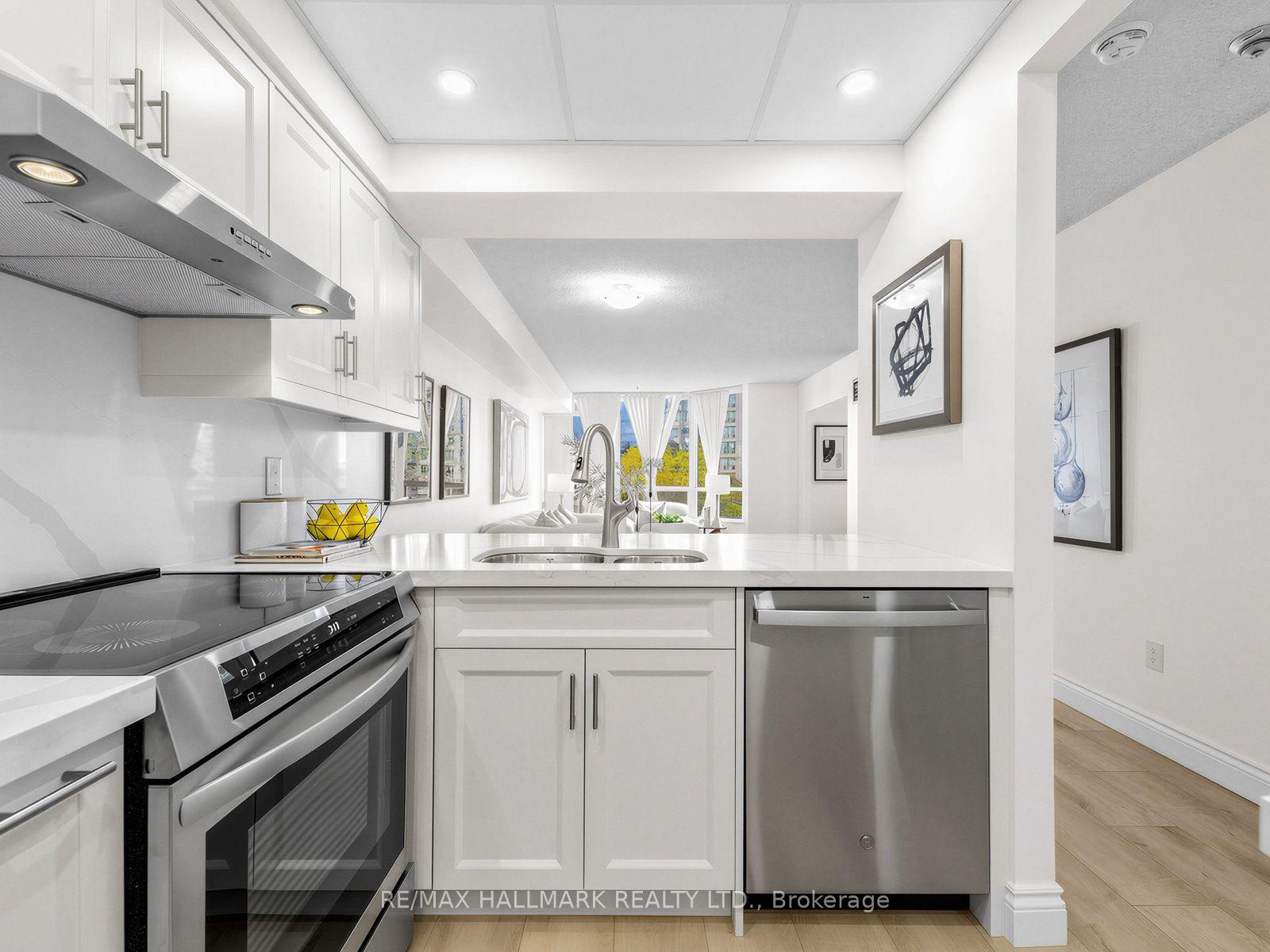 Photo 5 of Unit 309, 175 Cedar Avenue, Richmond Hill, Harding — HOMEH