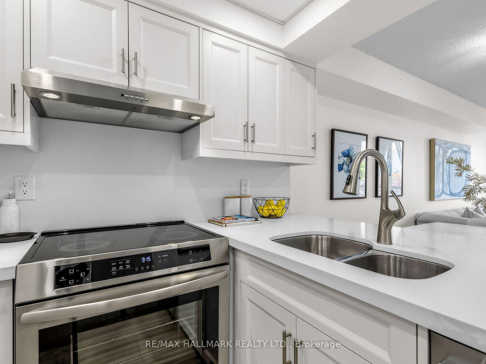 Photo 6 of Unit 309, 175 Cedar Avenue, Richmond Hill, Harding — HOMEH