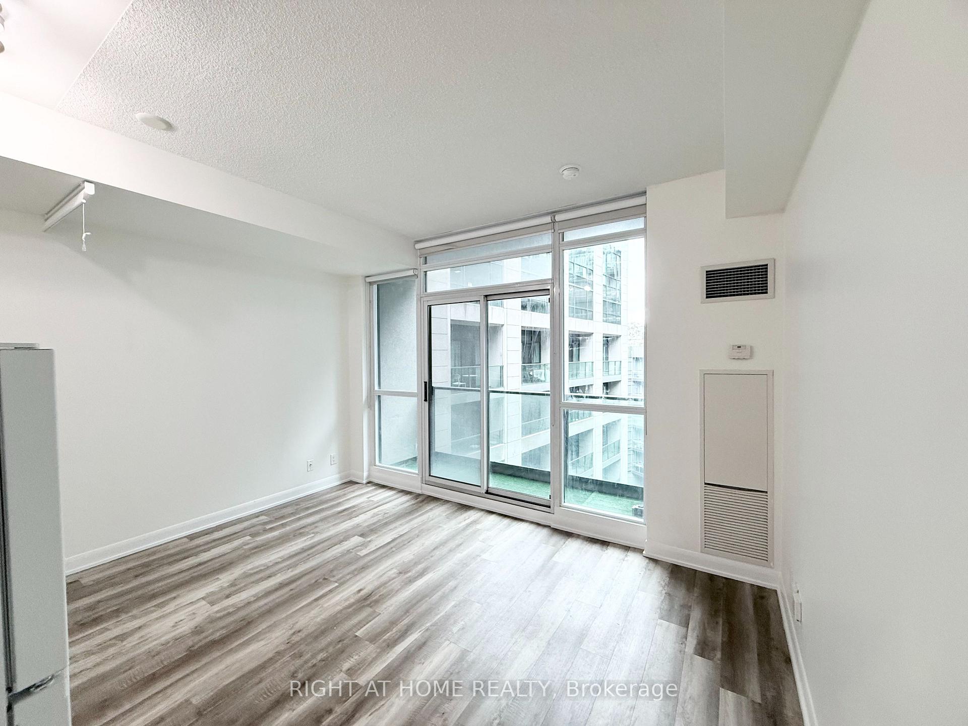 Photo 8 of Unit 734, 600 Fleet Street, Toronto, Niagara — HOMEH