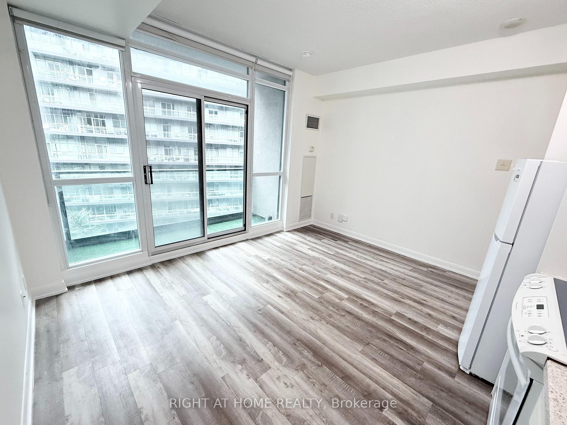 Photo 10 of Unit 734, 600 Fleet Street, Toronto, Niagara — HOMEH