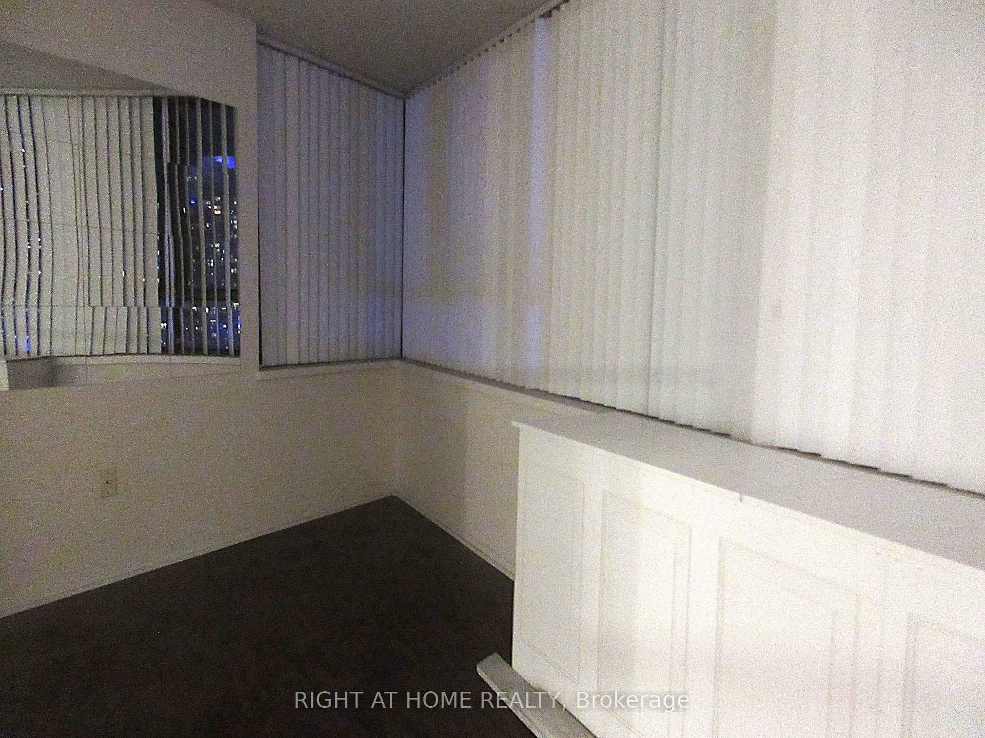 Photo 5 of Unit 2702, 270 Queens Quay W, Toronto, Waterfront Communities — HOMEH
