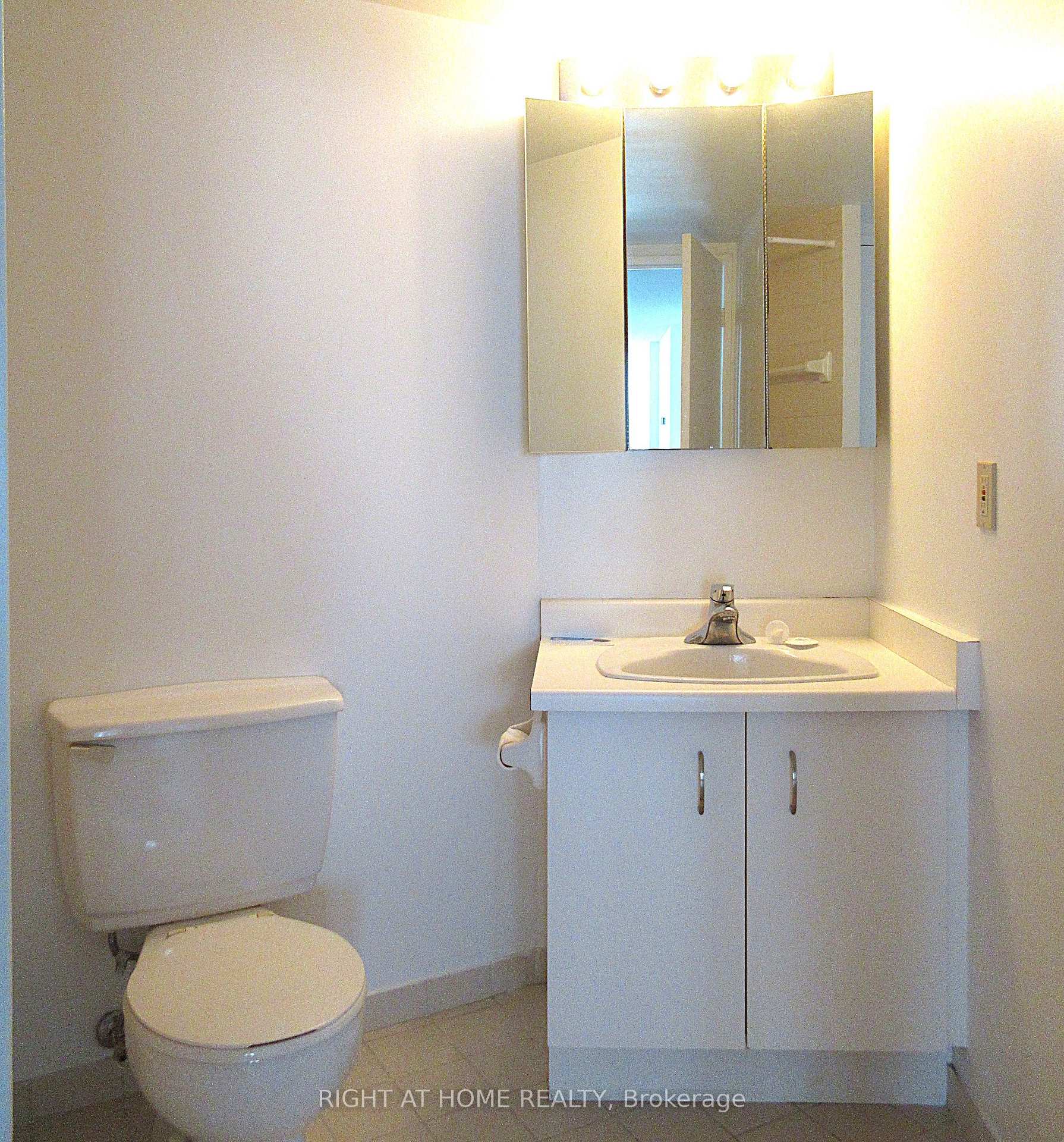 Photo 9 of Unit 2702, 270 Queens Quay W, Toronto, Waterfront Communities — HOMEH