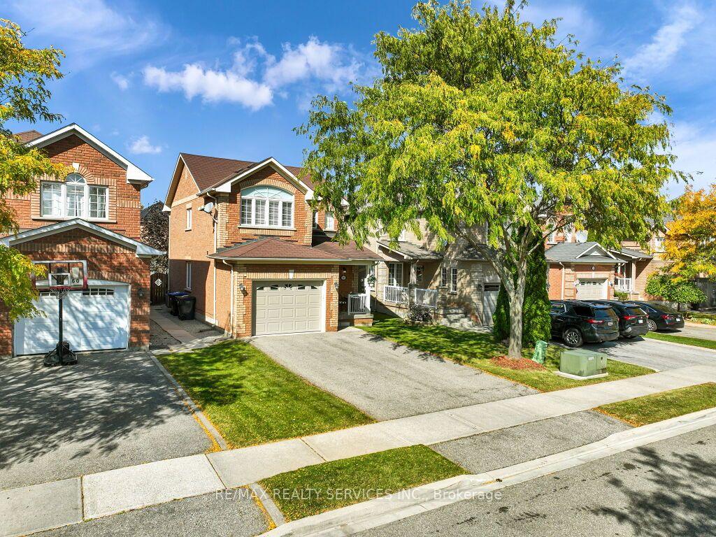 Photo 3 of 58 Sunny Glen Crescent, Brampton, Northwest Sandalwood Parkway — HOMEH