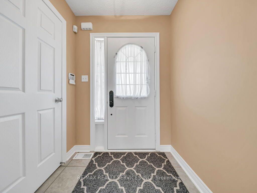 Photo 7 of 58 Sunny Glen Crescent, Brampton, Northwest Sandalwood Parkway — HOMEH
