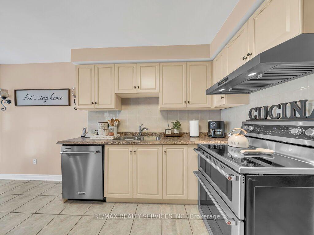 Photo 14 of 58 Sunny Glen Crescent, Brampton, Northwest Sandalwood Parkway — HOMEH