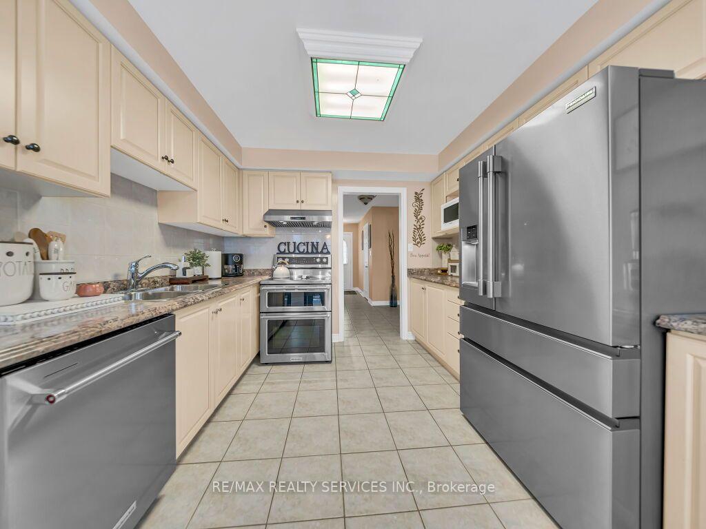 Photo 15 of 58 Sunny Glen Crescent, Brampton, Northwest Sandalwood Parkway — HOMEH