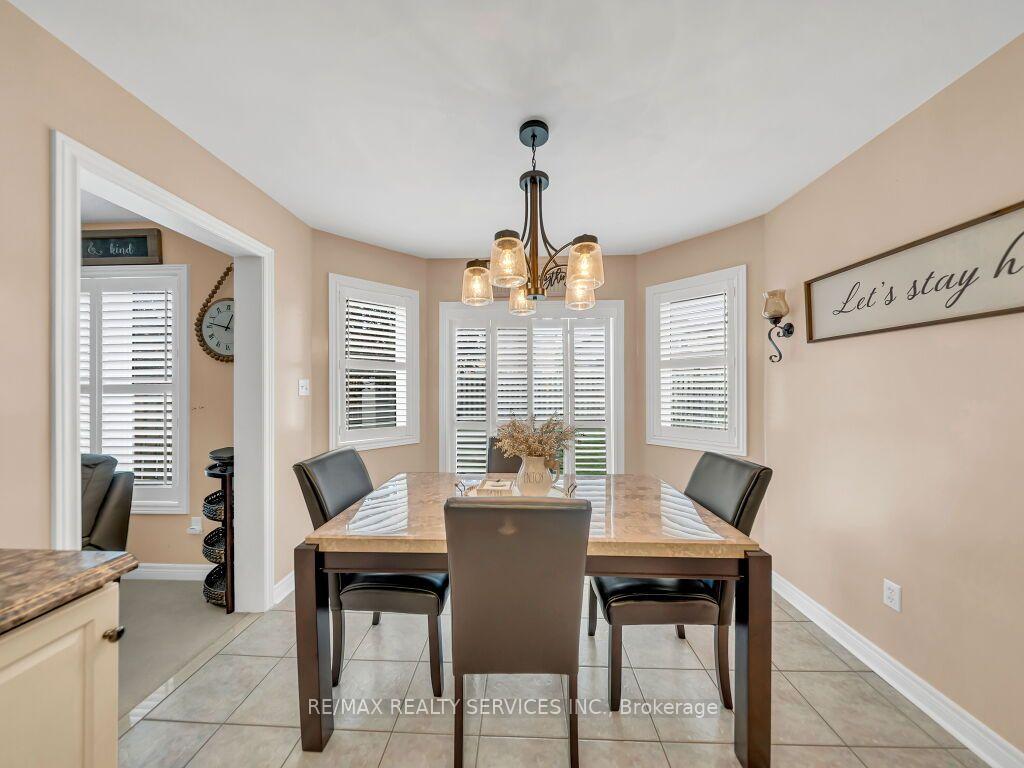 Photo 18 of 58 Sunny Glen Crescent, Brampton, Northwest Sandalwood Parkway — HOMEH