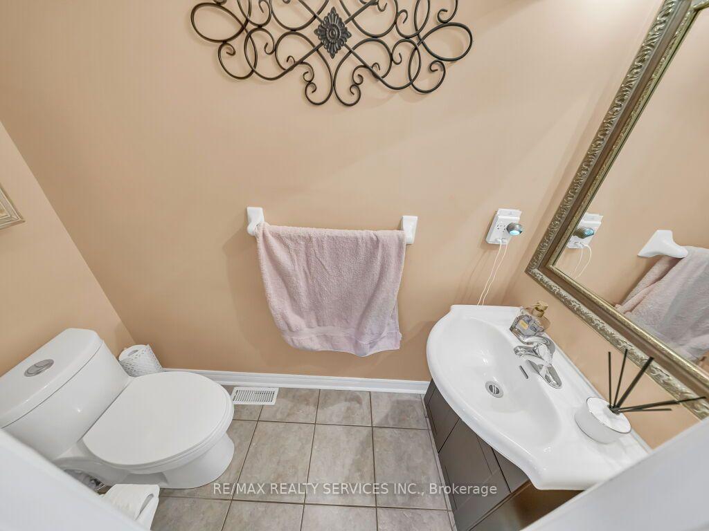 Photo 20 of 58 Sunny Glen Crescent, Brampton, Northwest Sandalwood Parkway — HOMEH