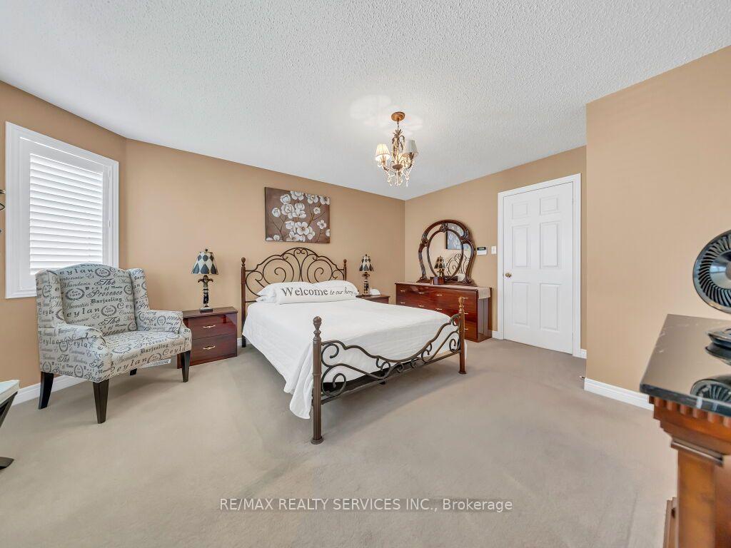 Photo 26 of 58 Sunny Glen Crescent, Brampton, Northwest Sandalwood Parkway — HOMEH