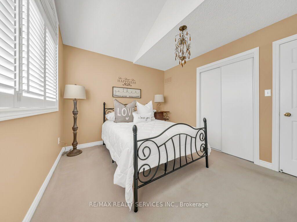 Photo 30 of 58 Sunny Glen Crescent, Brampton, Northwest Sandalwood Parkway — HOMEH