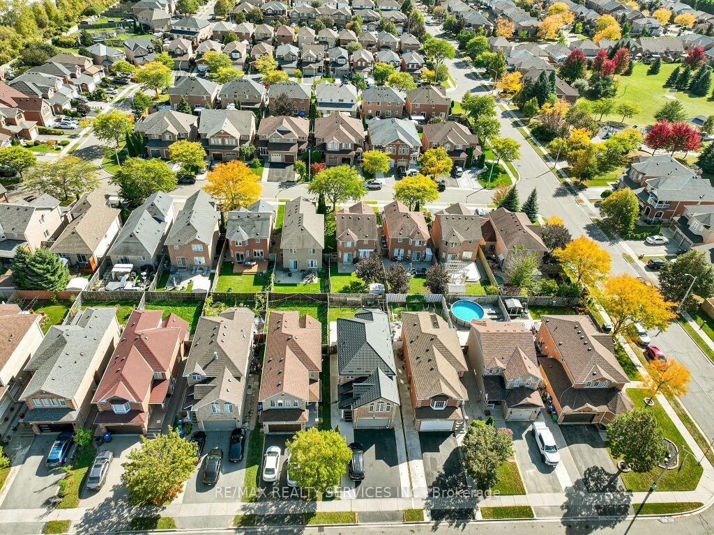 Photo 36 of 58 Sunny Glen Crescent, Brampton, Northwest Sandalwood Parkway — HOMEH