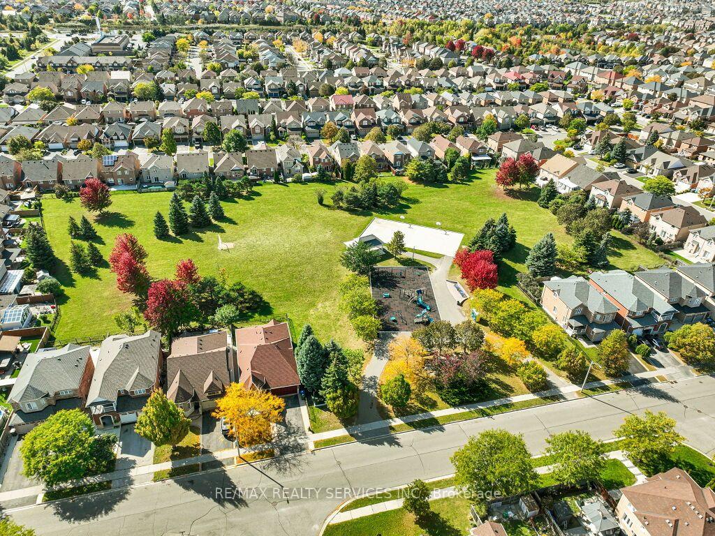 Photo 37 of 58 Sunny Glen Crescent, Brampton, Northwest Sandalwood Parkway — HOMEH