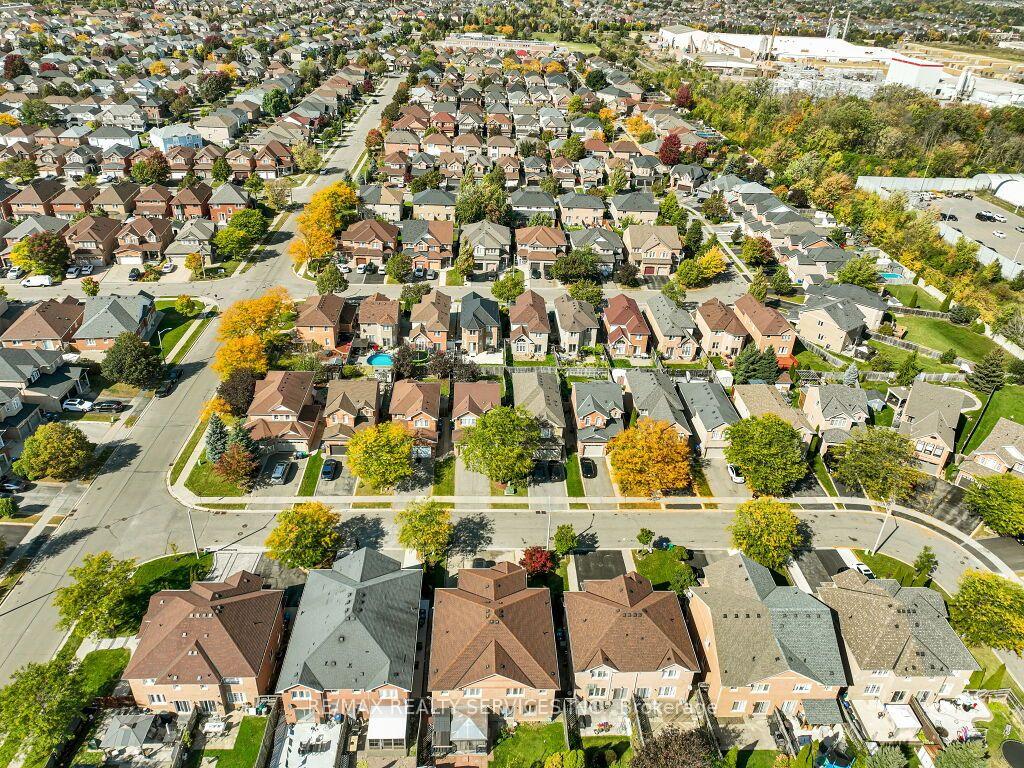 Photo 40 of 58 Sunny Glen Crescent, Brampton, Northwest Sandalwood Parkway — HOMEH
