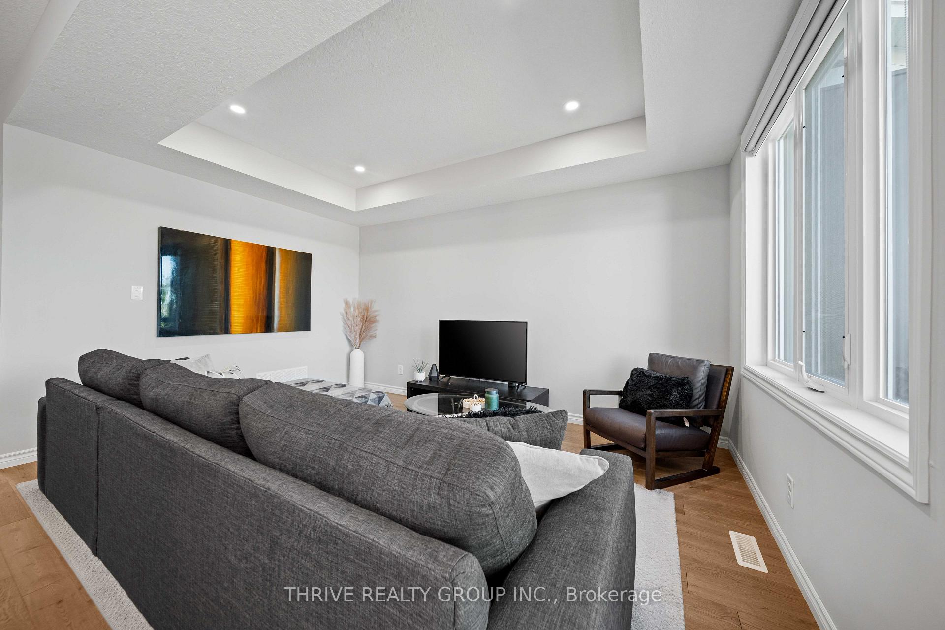 Photo 13 of 1760 Finley Crescent, London, North I — HOMEH