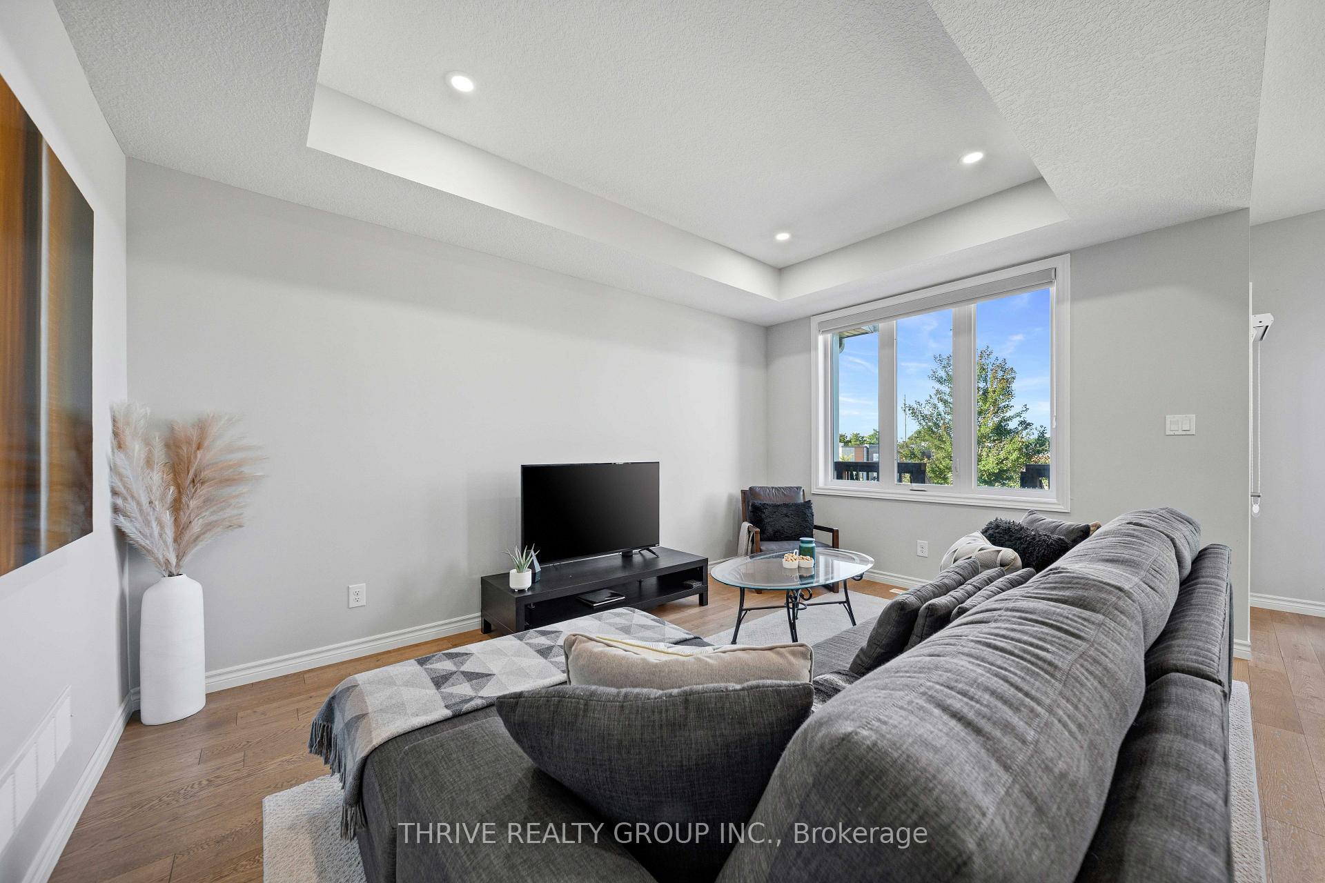 Photo 14 of 1760 Finley Crescent, London, North I — HOMEH