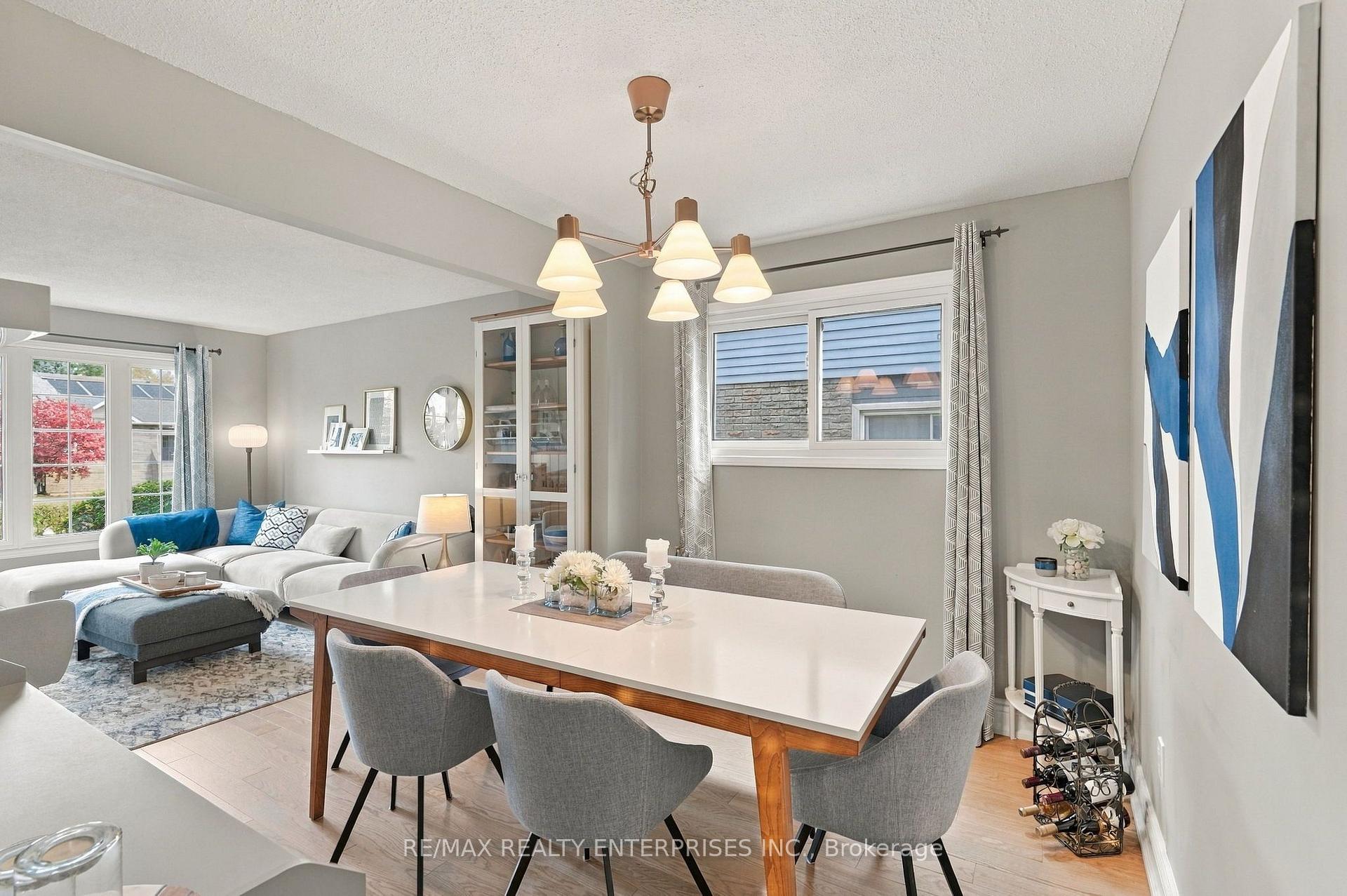 Photo 4 of 188 Summerfield Drive, Oakville, Bronte — HOMEH