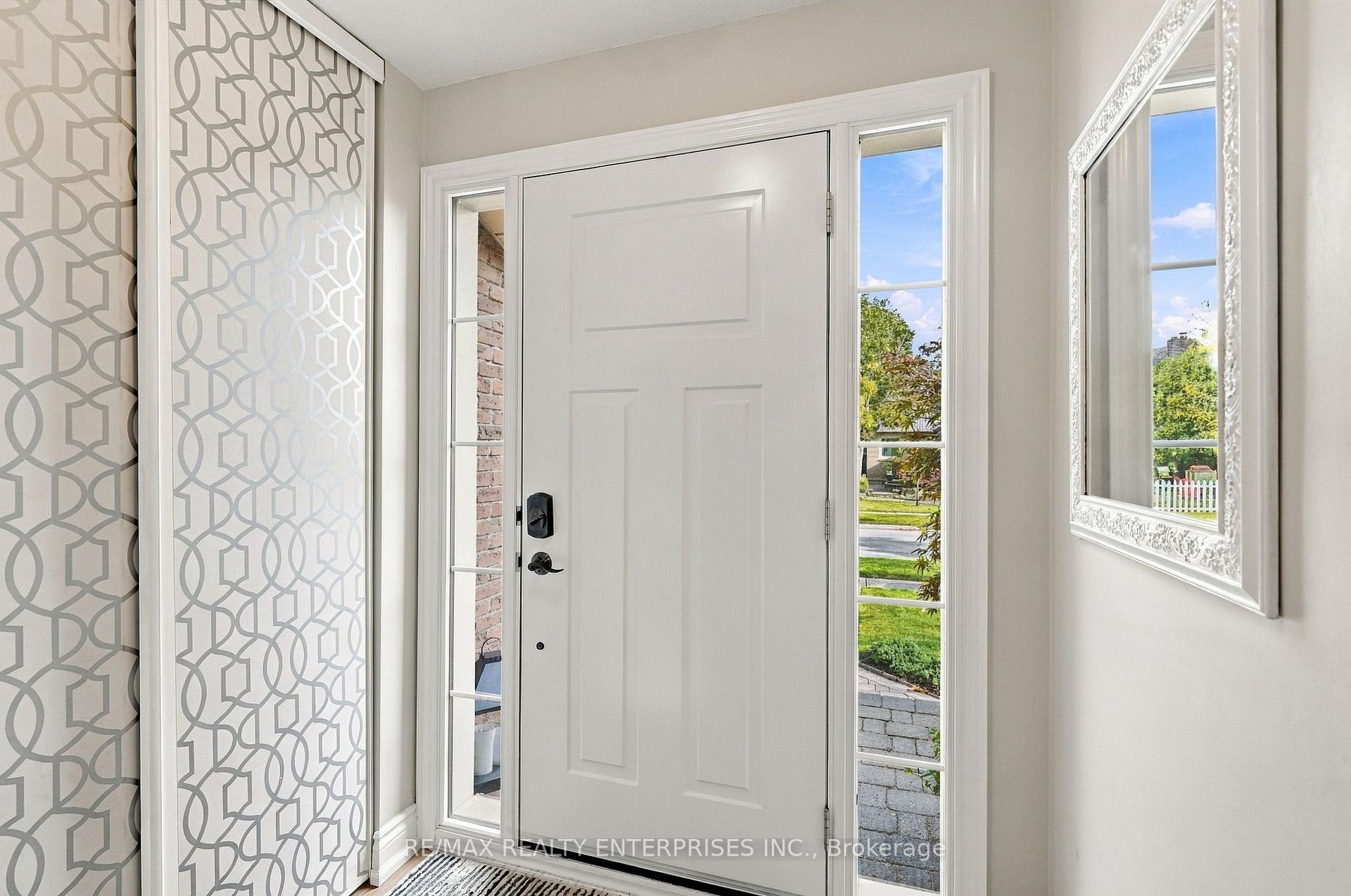 Photo 5 of 188 Summerfield Drive, Oakville, Bronte — HOMEH