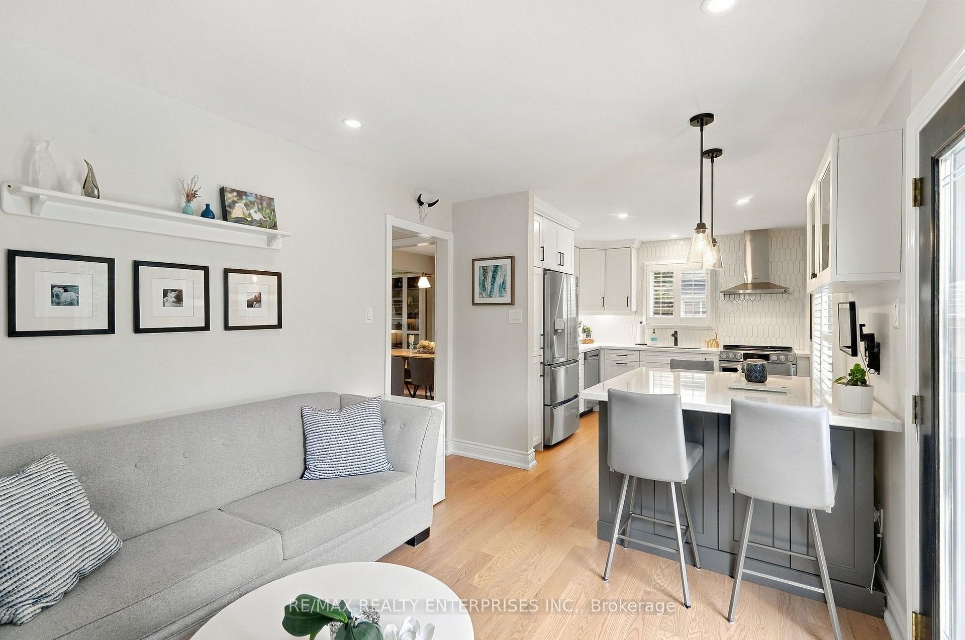 Photo 9 of 188 Summerfield Drive, Oakville, Bronte — HOMEH