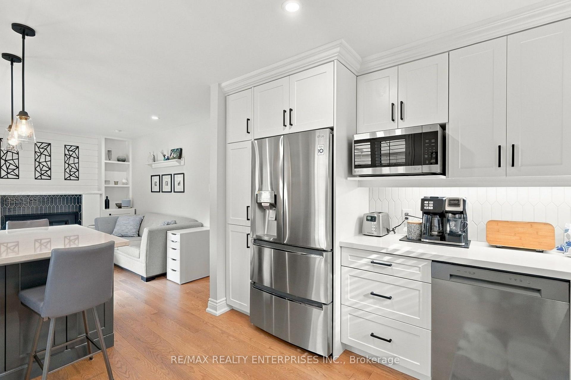 Photo 12 of 188 Summerfield Drive, Oakville, Bronte — HOMEH