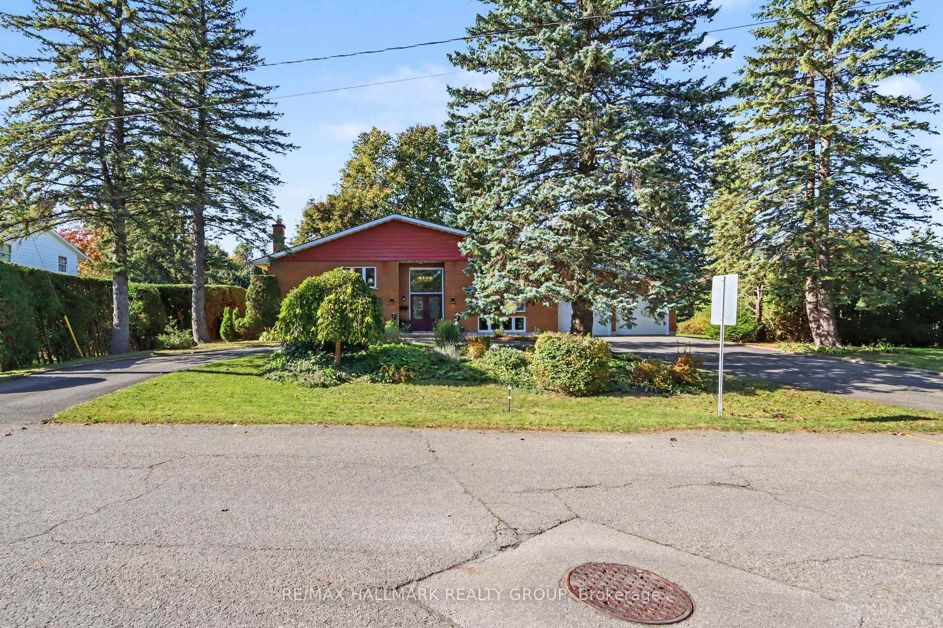 Photo 4 of 26 Whippoorwill Drive, Ottawa, Rothwell Heights — HOMEH