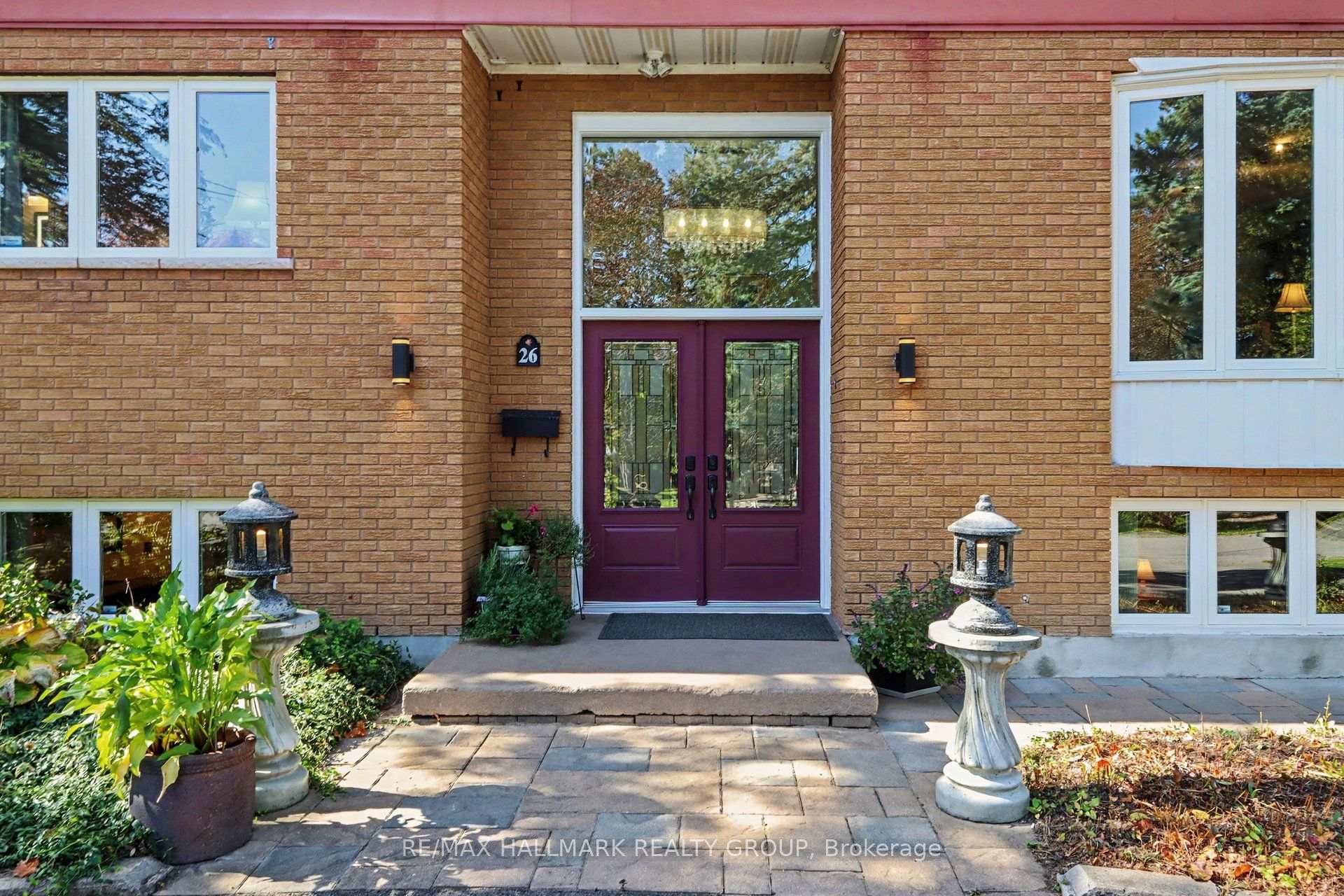 Photo 5 of 26 Whippoorwill Drive, Ottawa, Rothwell Heights — HOMEH
