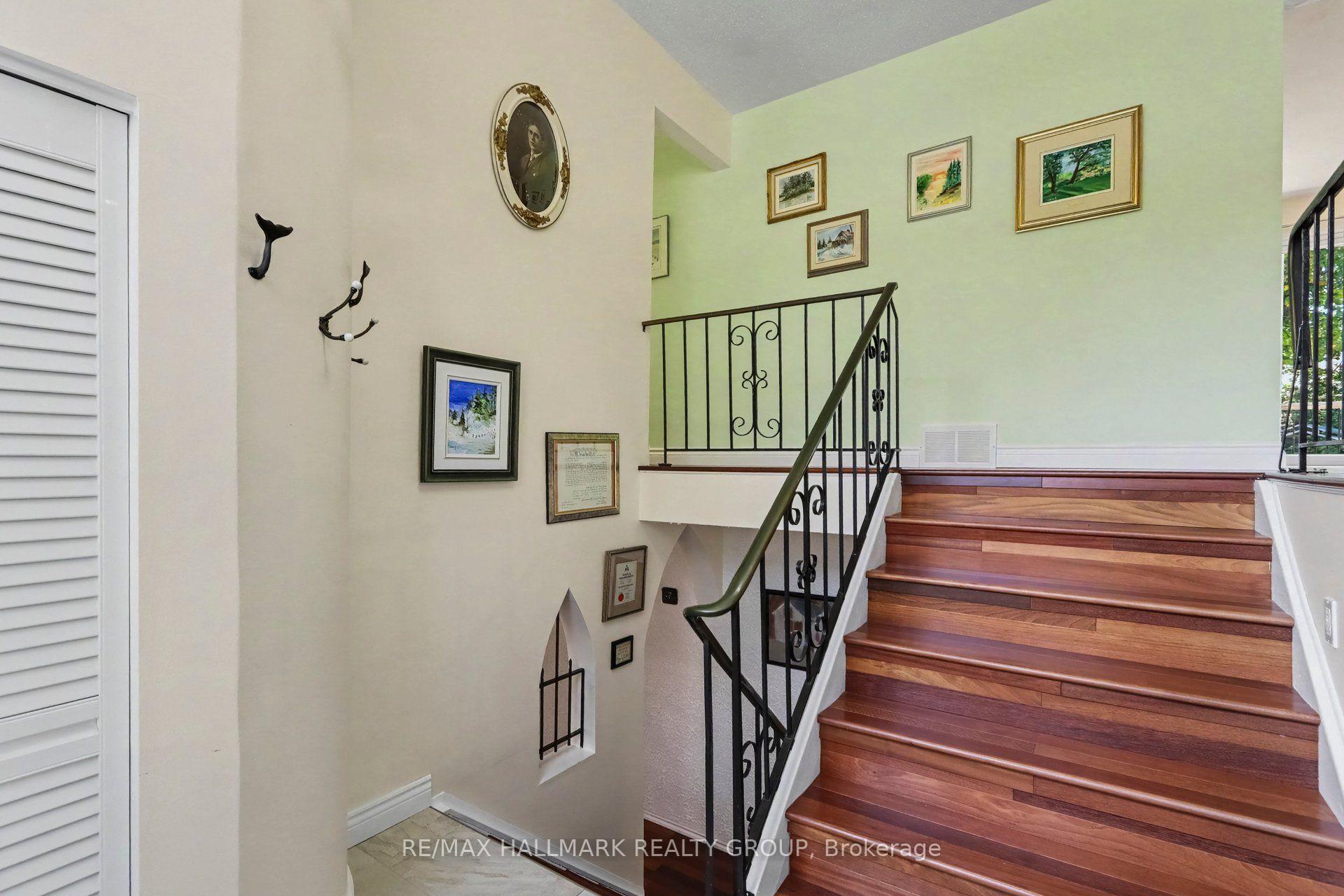 Photo 7 of 26 Whippoorwill Drive, Ottawa, Rothwell Heights — HOMEH