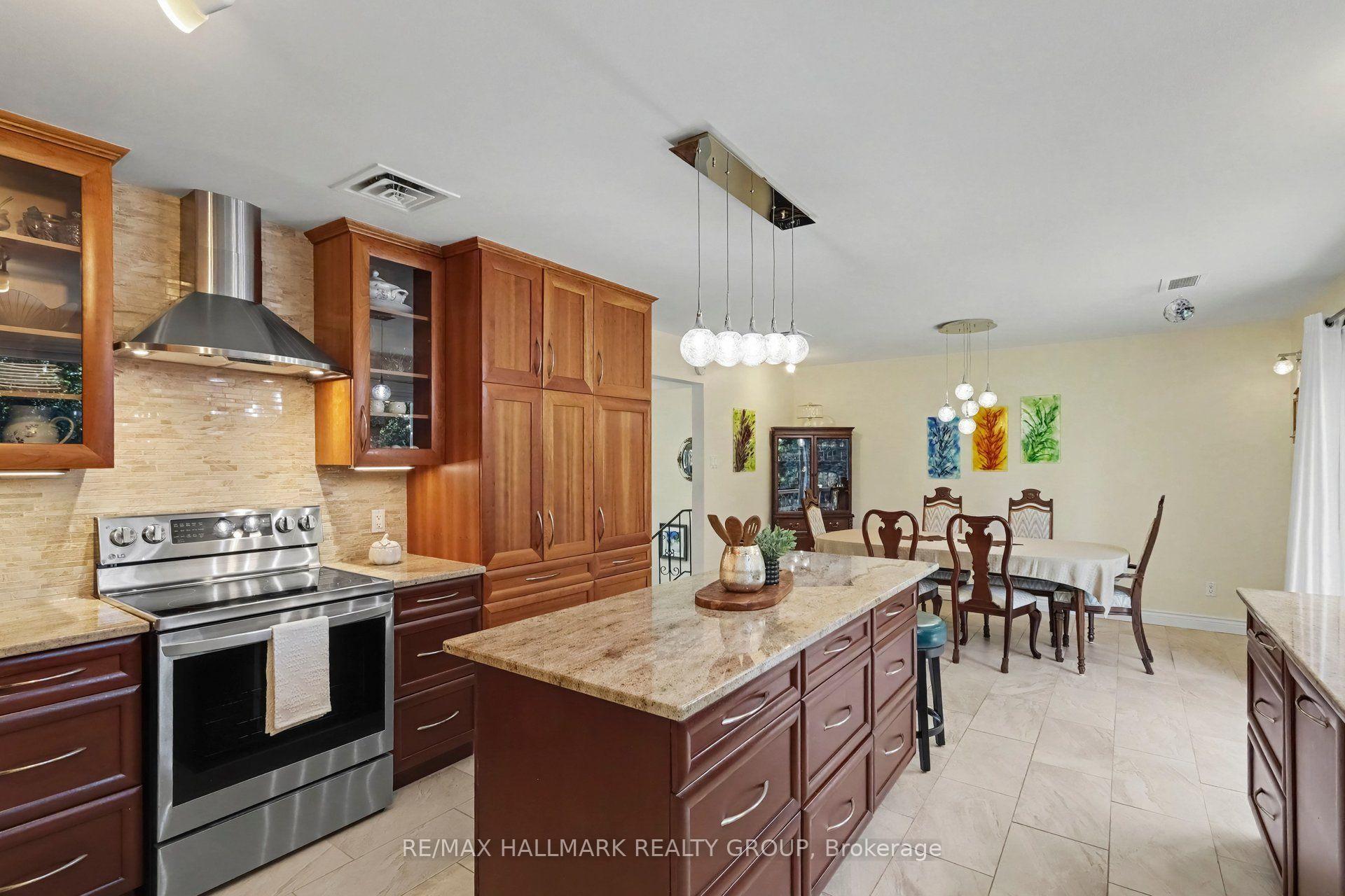 Photo 15 of 26 Whippoorwill Drive, Ottawa, Rothwell Heights — HOMEH