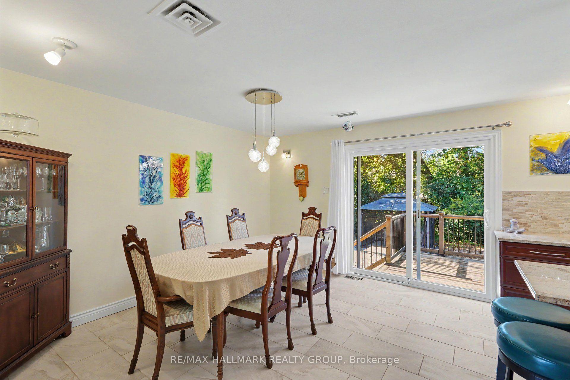 Photo 16 of 26 Whippoorwill Drive, Ottawa, Rothwell Heights — HOMEH
