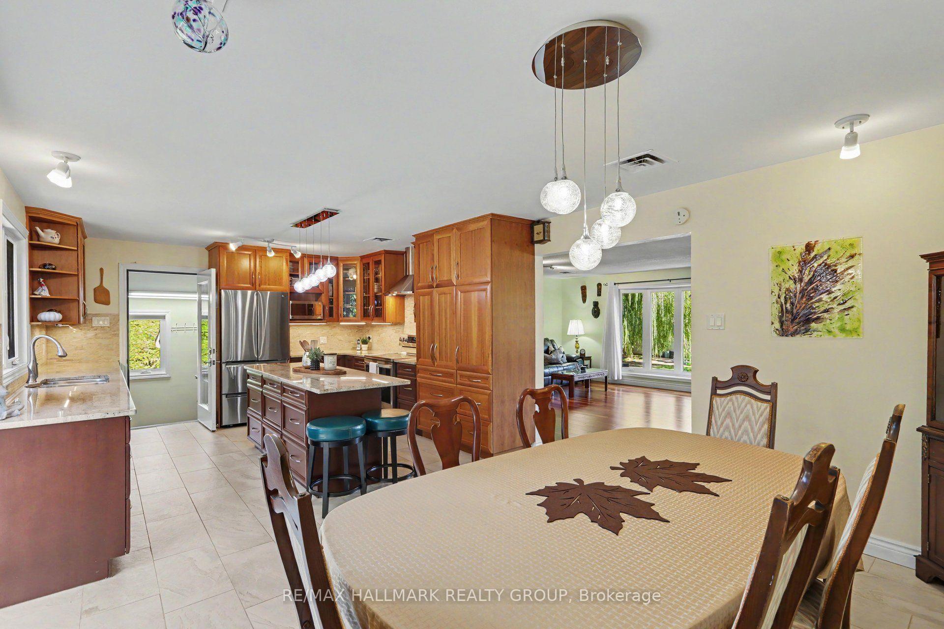 Photo 17 of 26 Whippoorwill Drive, Ottawa, Rothwell Heights — HOMEH
