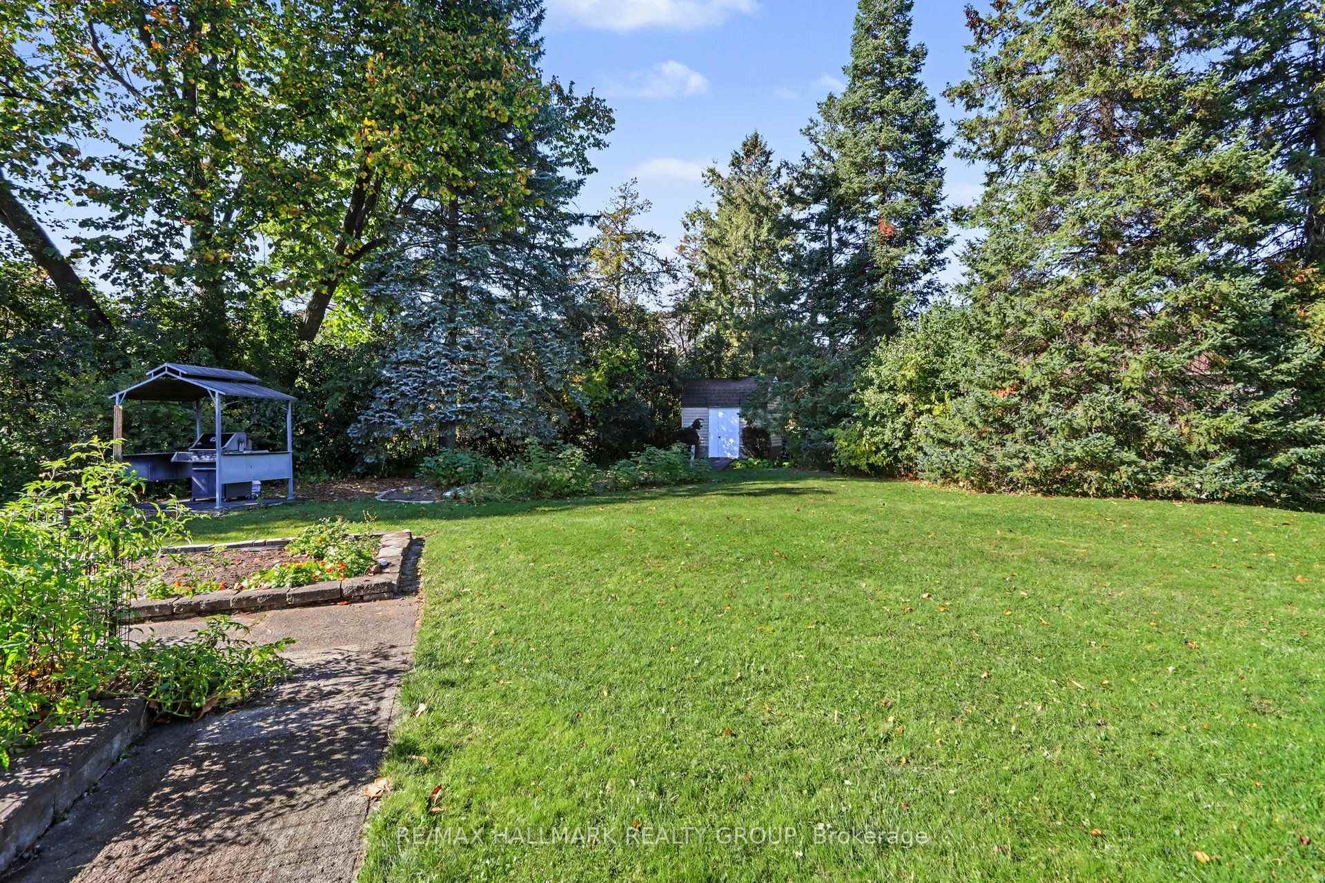 Photo 39 of 26 Whippoorwill Drive, Ottawa, Rothwell Heights — HOMEH