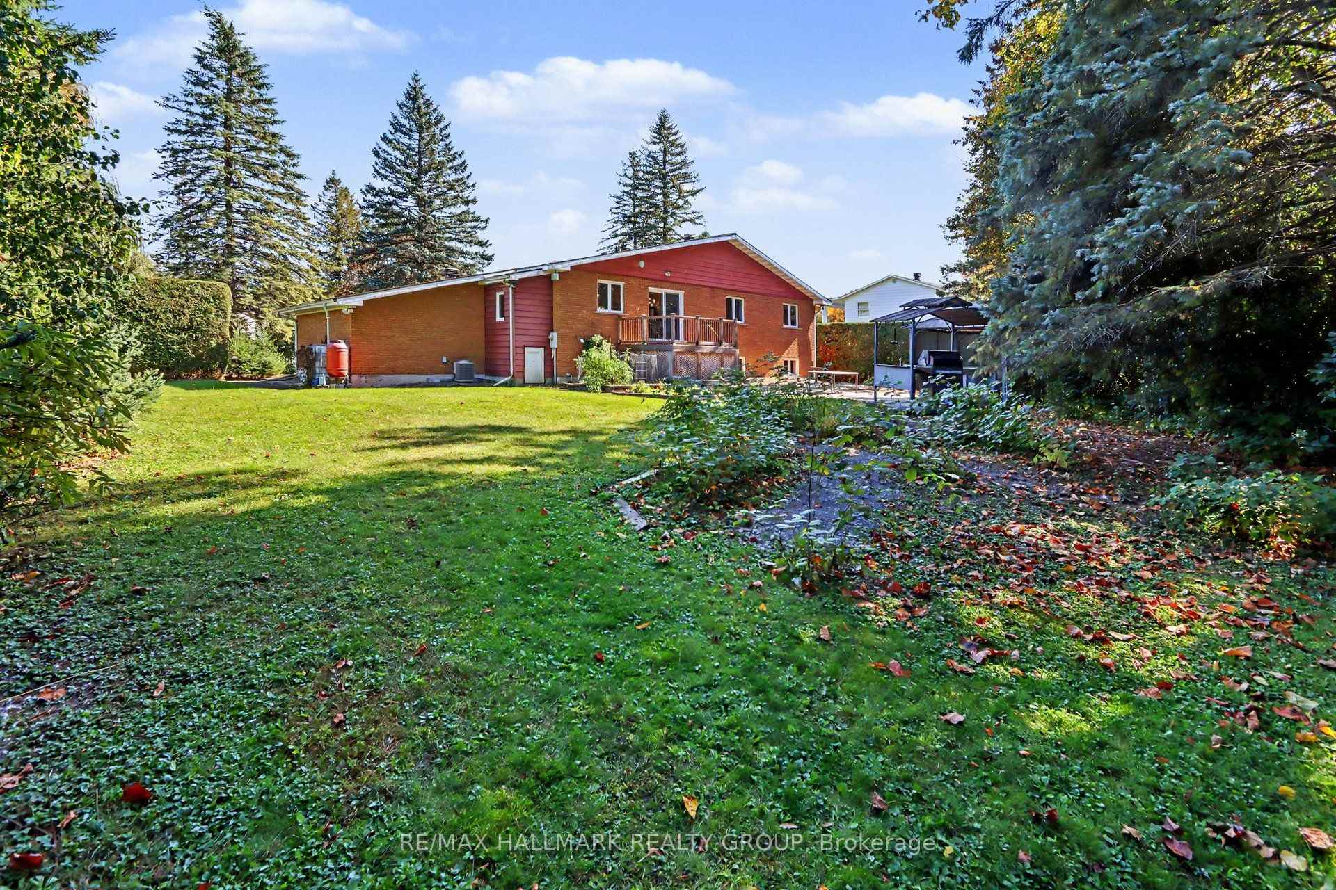 Photo 40 of 26 Whippoorwill Drive, Ottawa, Rothwell Heights — HOMEH