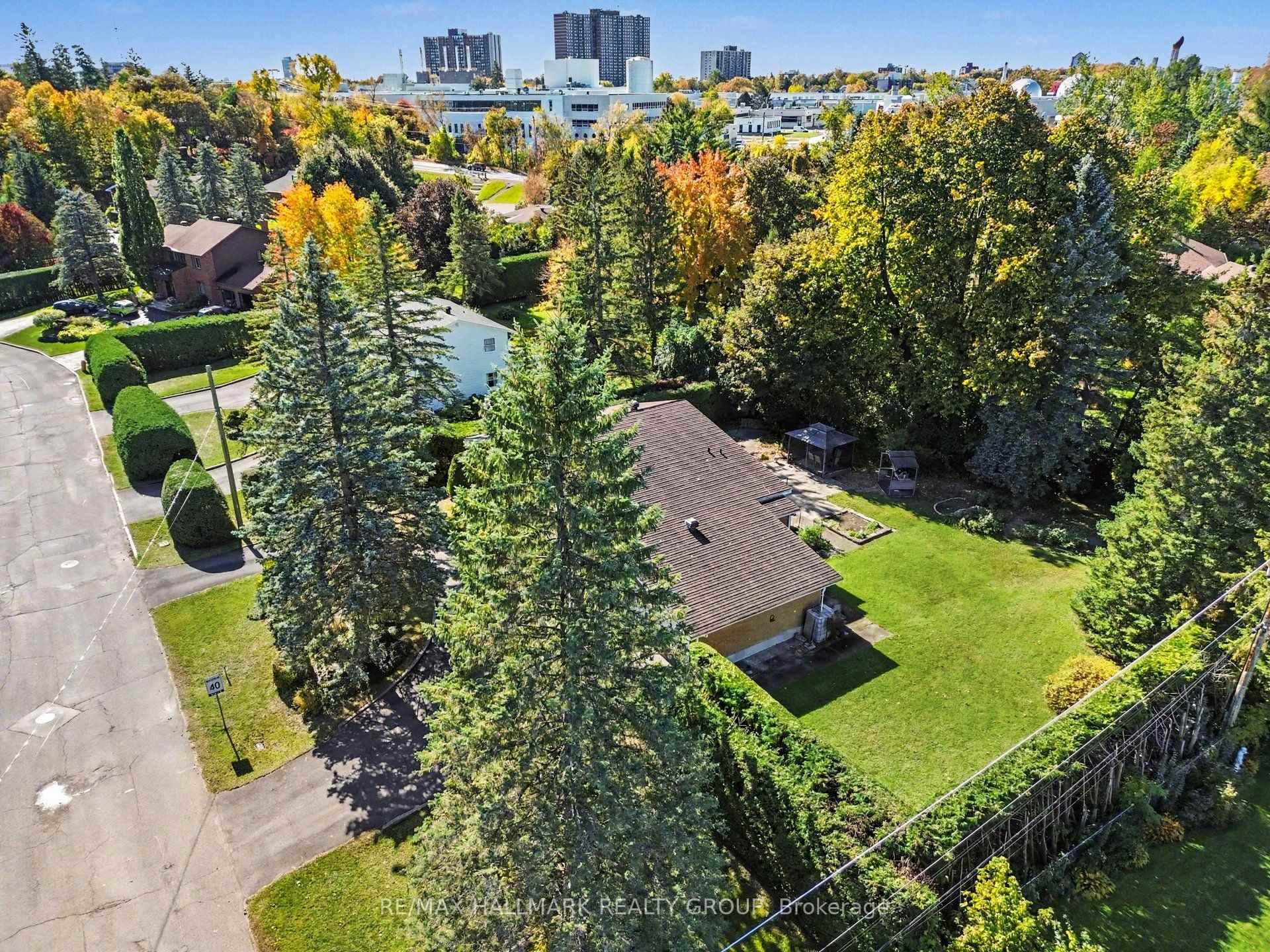 Photo 44 of 26 Whippoorwill Drive, Ottawa, Rothwell Heights — HOMEH