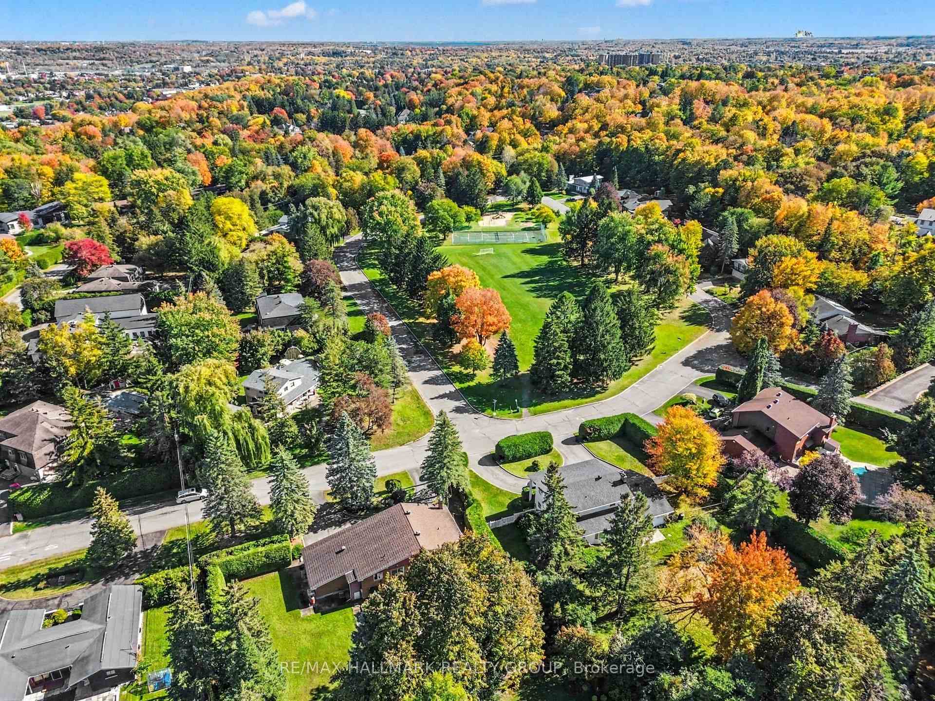 Photo 48 of 26 Whippoorwill Drive, Ottawa, Rothwell Heights — HOMEH