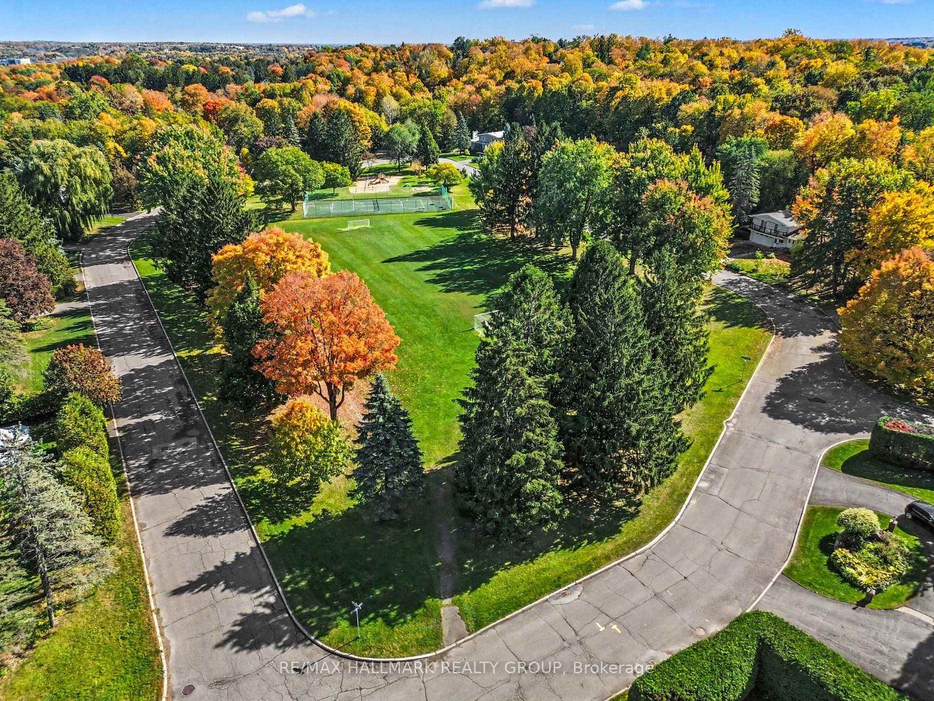 Photo 49 of 26 Whippoorwill Drive, Ottawa, Rothwell Heights — HOMEH