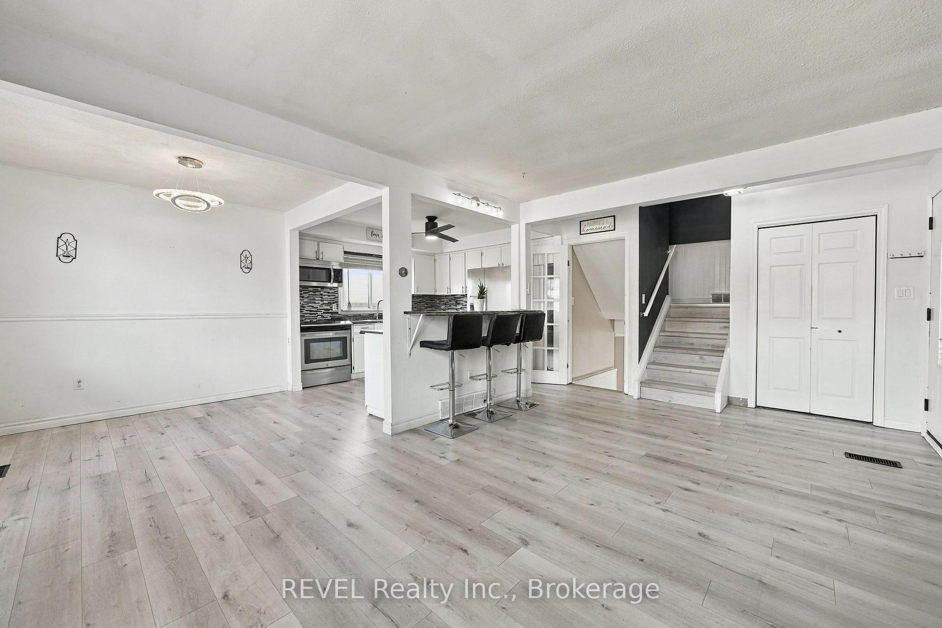 Photo 3 of 1407 Garrison Road, Fort Erie, Crescent Park — HOMEH