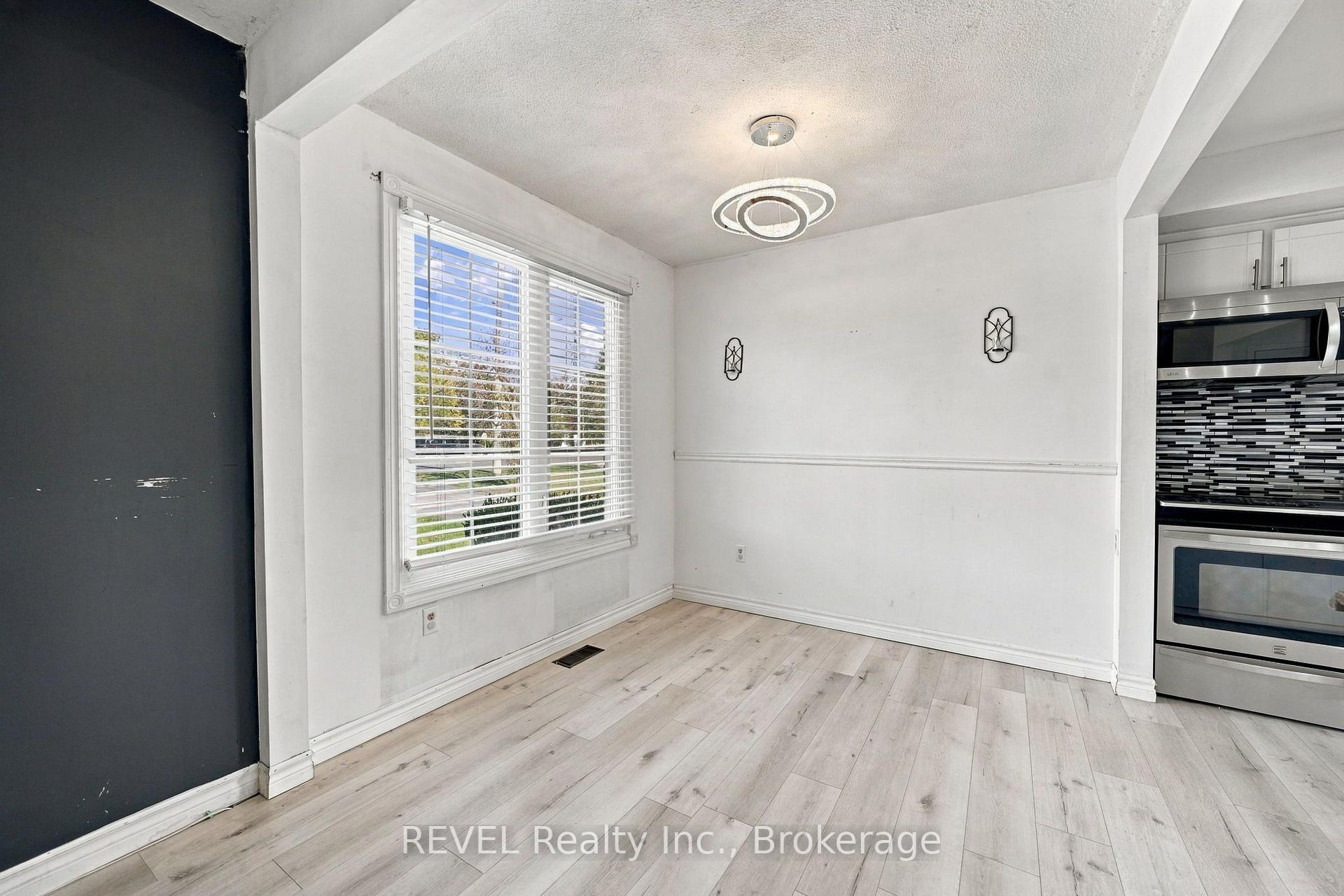 Photo 8 of 1407 Garrison Road, Fort Erie, Crescent Park — HOMEH
