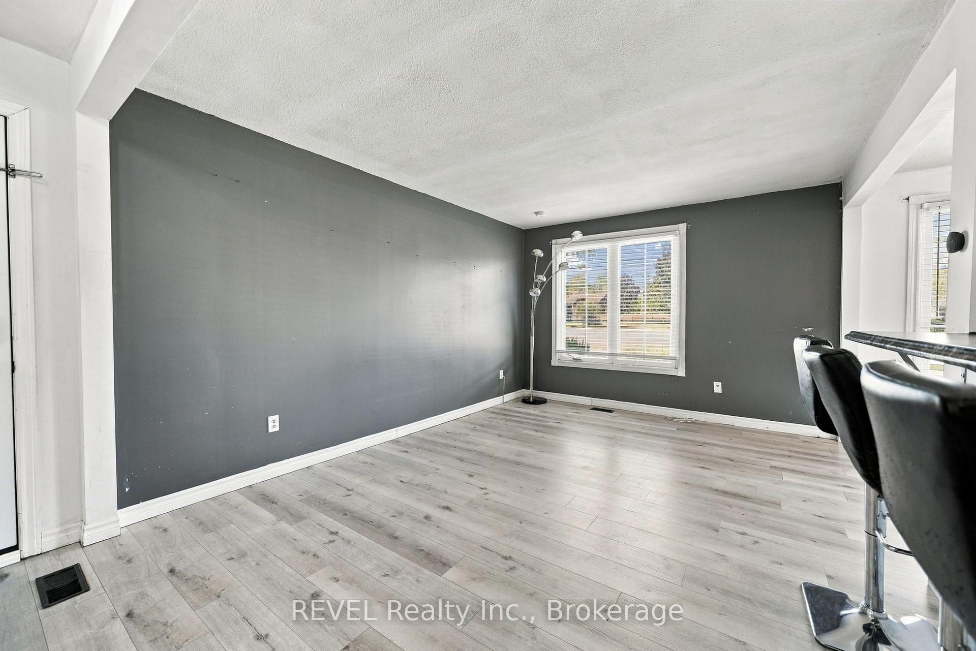 Photo 10 of 1407 Garrison Road, Fort Erie, Crescent Park — HOMEH