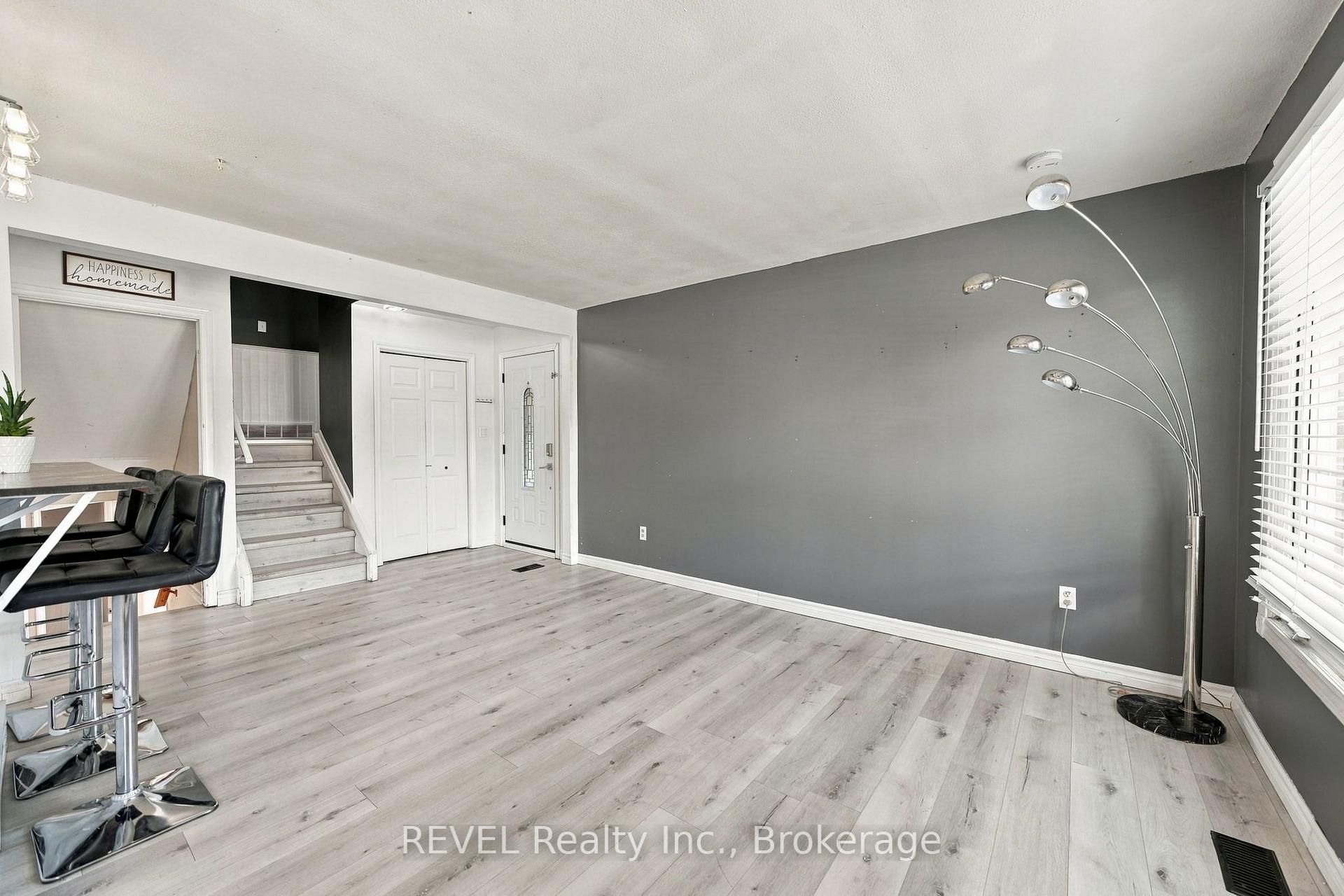 Photo 12 of 1407 Garrison Road, Fort Erie, Crescent Park — HOMEH